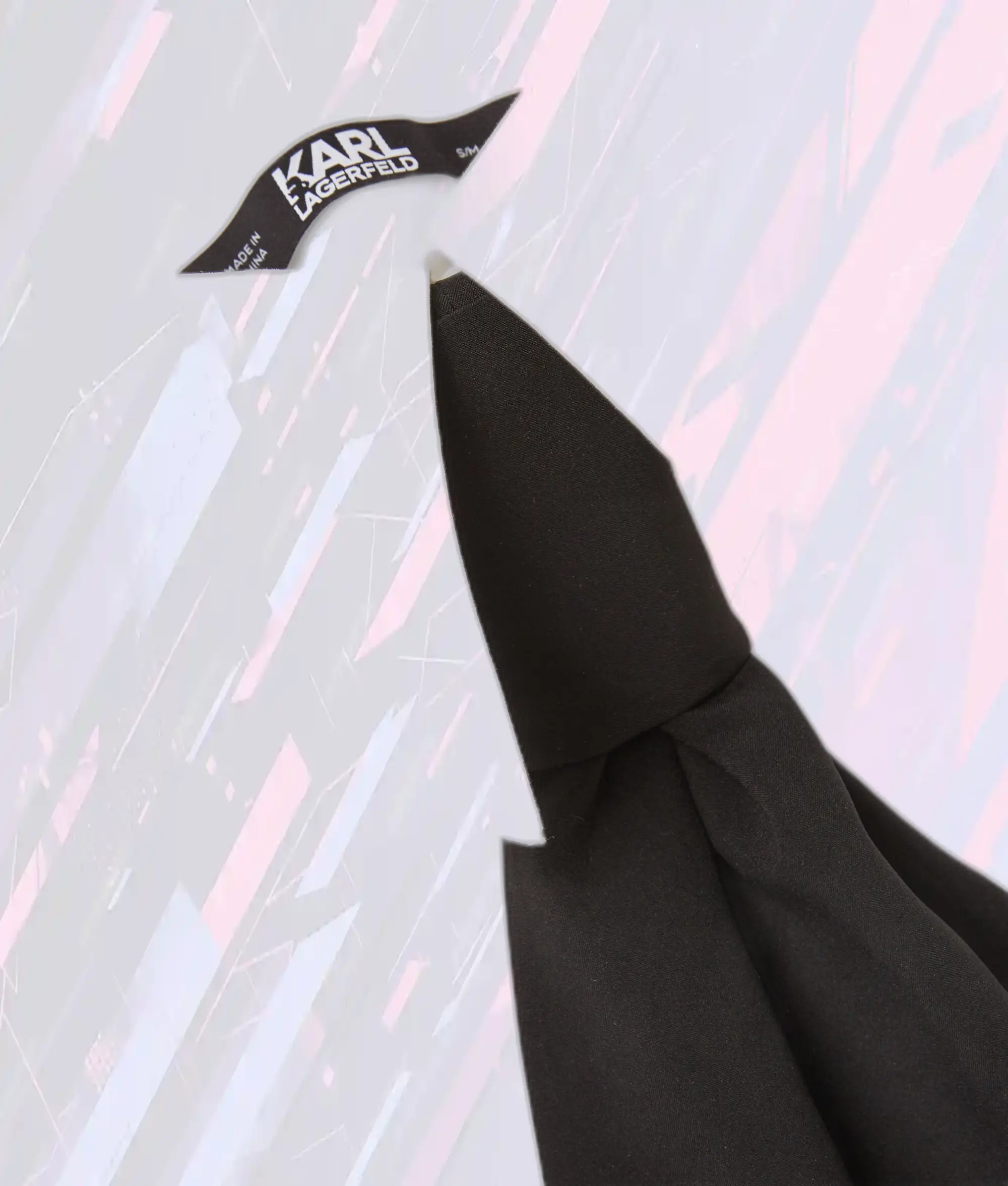Karl Lagerfeld Col Claudine Élégant et Cravate Contrastée Blanc & Noir