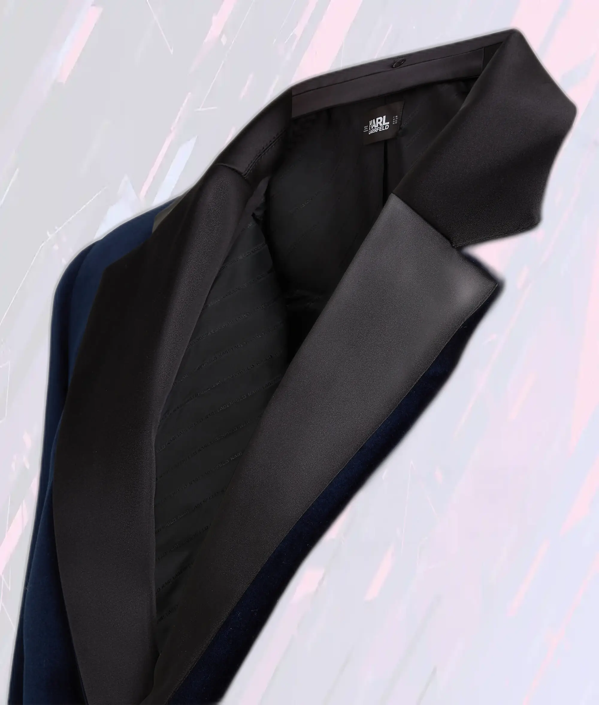 Veste Smoking en Velours Noir Iris Karl Lagerfeld - Pièce Exclusive Sélectionnée par Hun Kim
