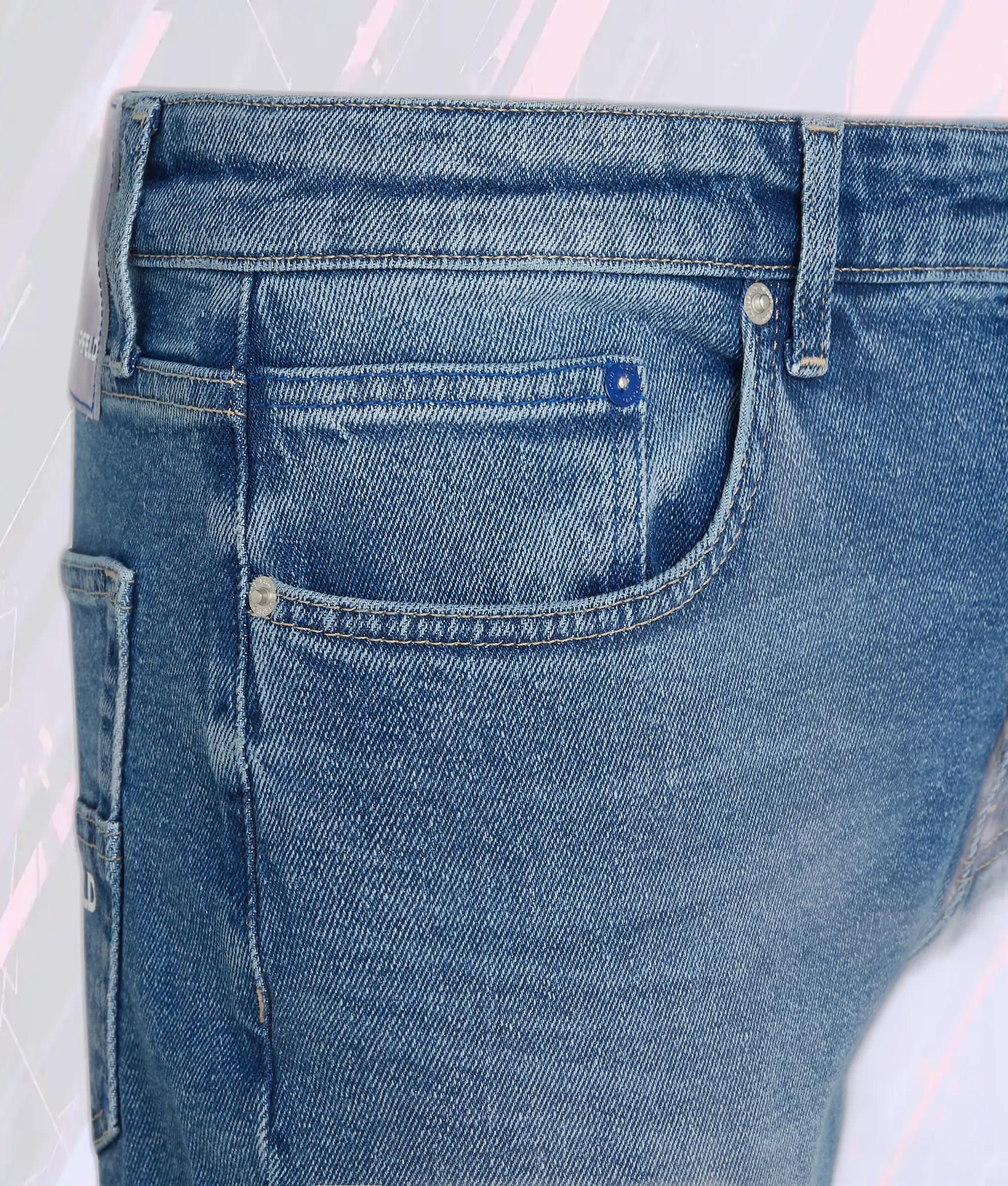 Jean ajusté Karl Lagerfeld bleu délavé avec poches et logo brodé - Coupe slim détail vintage
