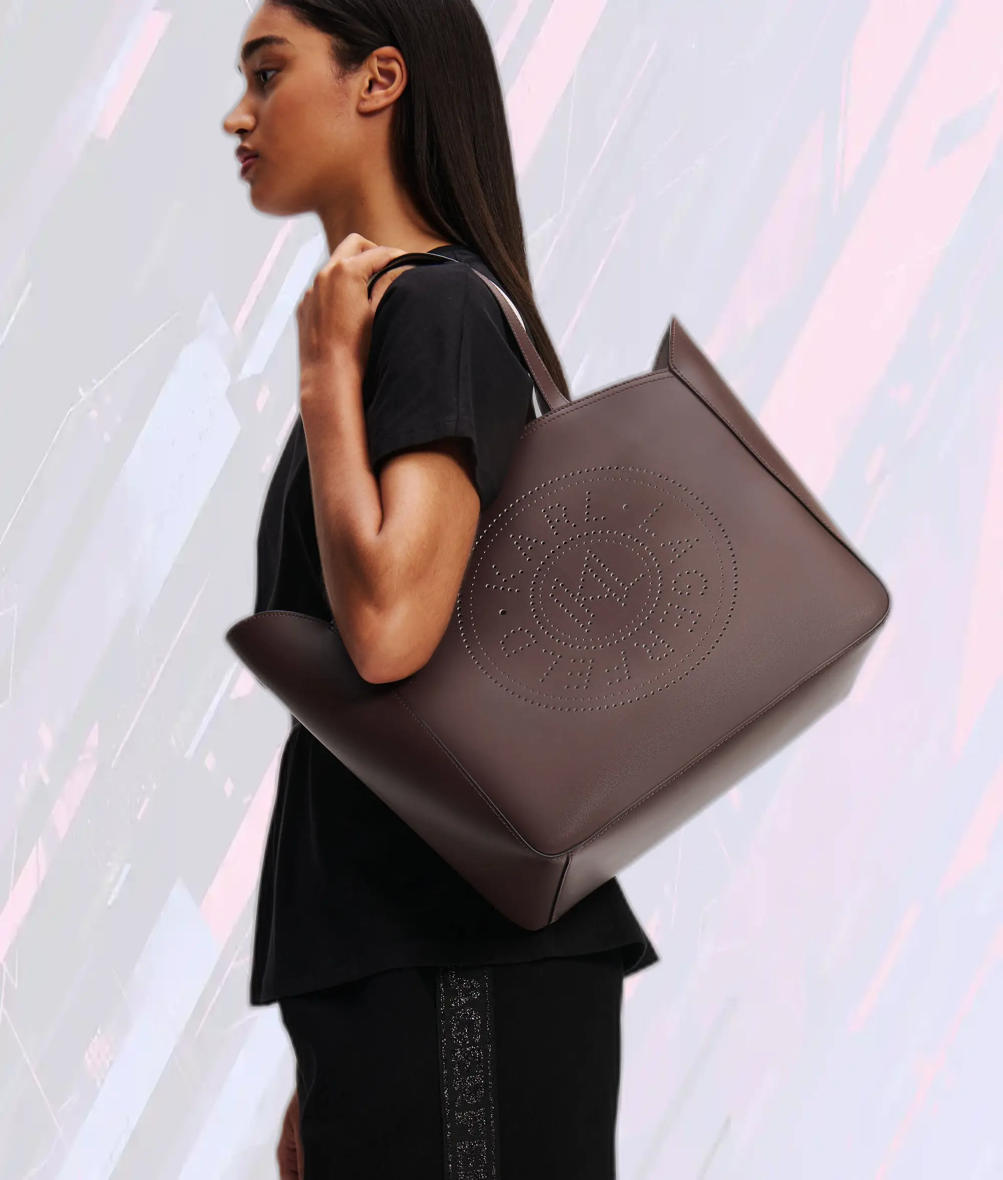 Karl Lagerfeld Sac Fourre-Tout Grand Format en Chocolat Noir à Motif Perforé K Cerclé