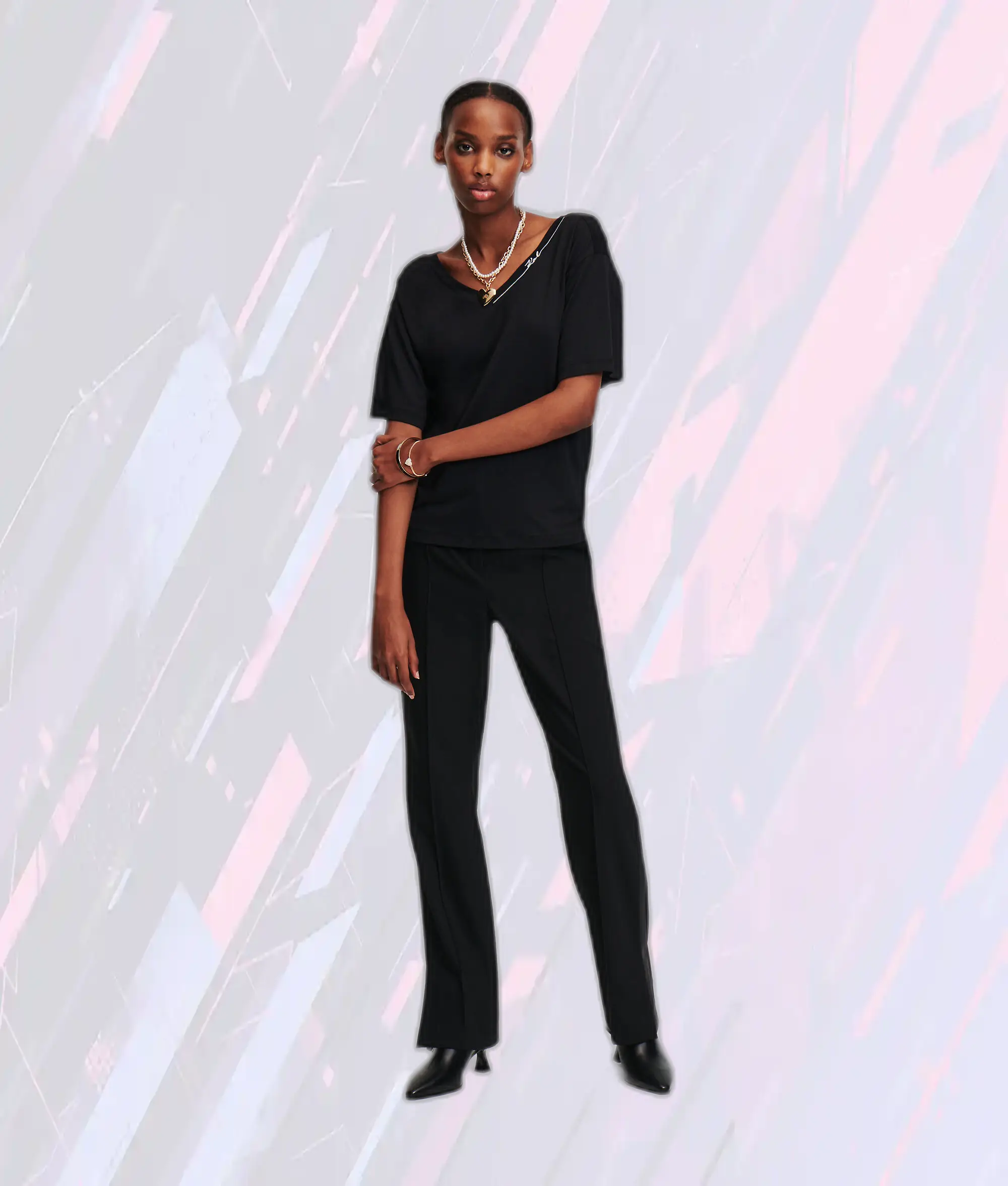 Tee Noir Décontracté Encolure en V Collection Signature par Karl Lagerfeld