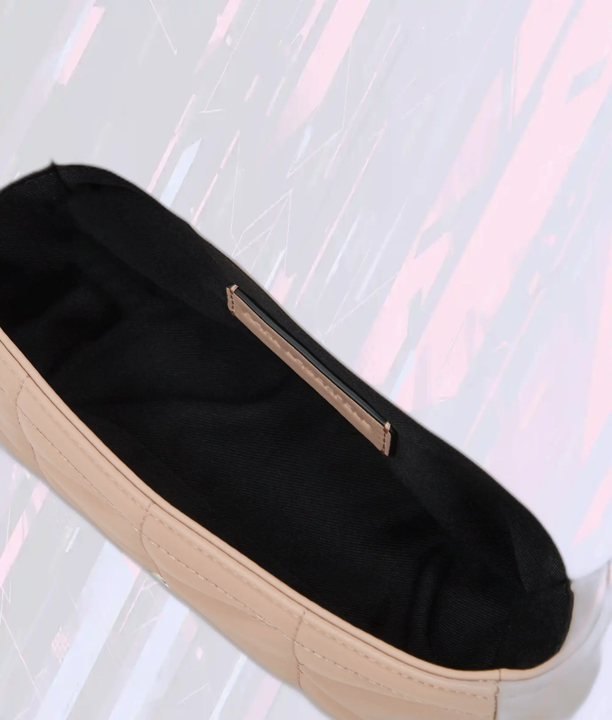 Sac Bandoulière Matelassé Karl Lagerfeld Rosé Vintage - Modèle Compact Raffiné