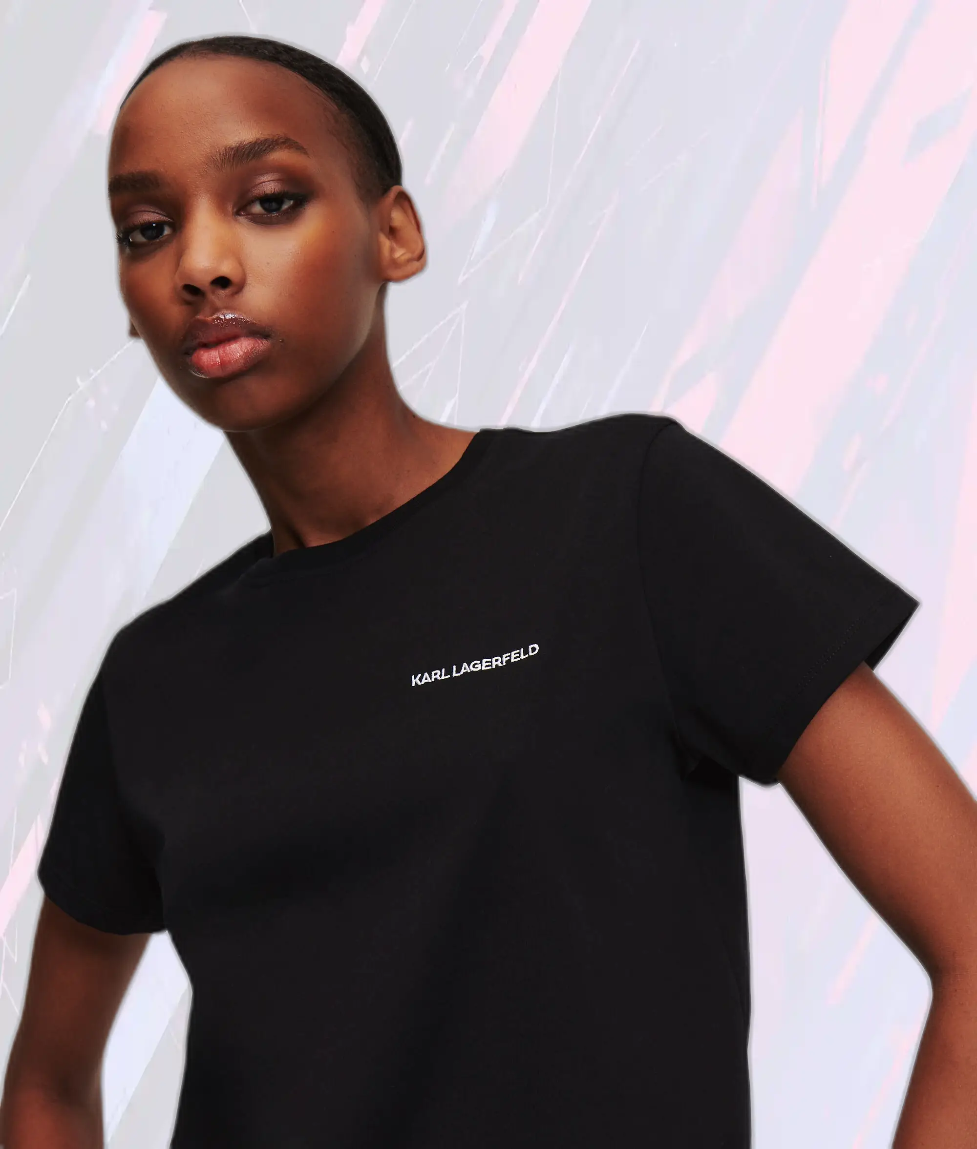 T-shirt Noir Karl Lagerfeld avec Logo Emblématique - Style Intemporel