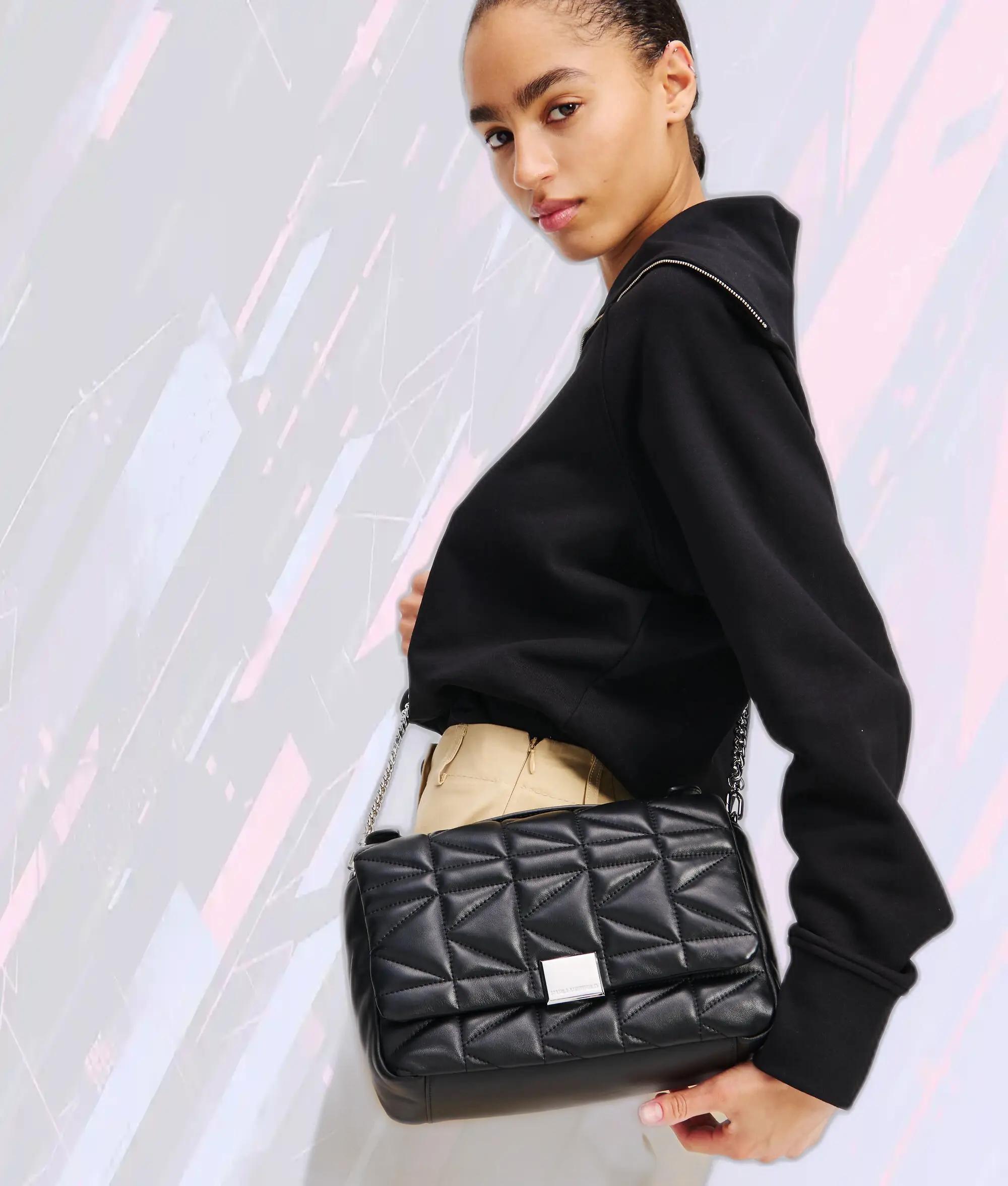 Sac Karl Lagerfeld Noir Nickelé à Bandoulière avec Poignette Supérieure et Motif Matelassé K/Kuilt