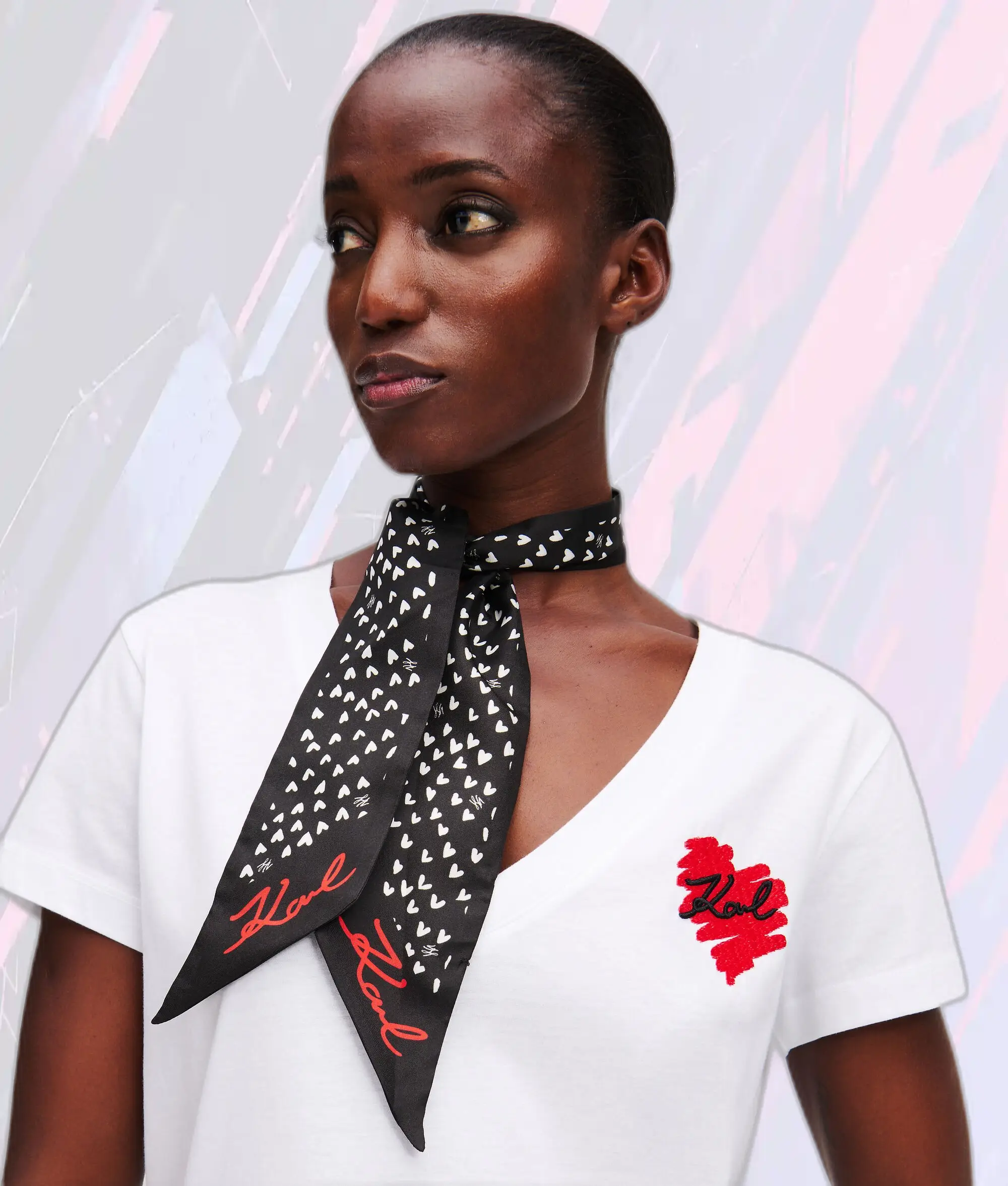 Écharpe Fine Karl Lagerfeld Motif Cœur et K - Noir & Blanc Contrasté Élégant