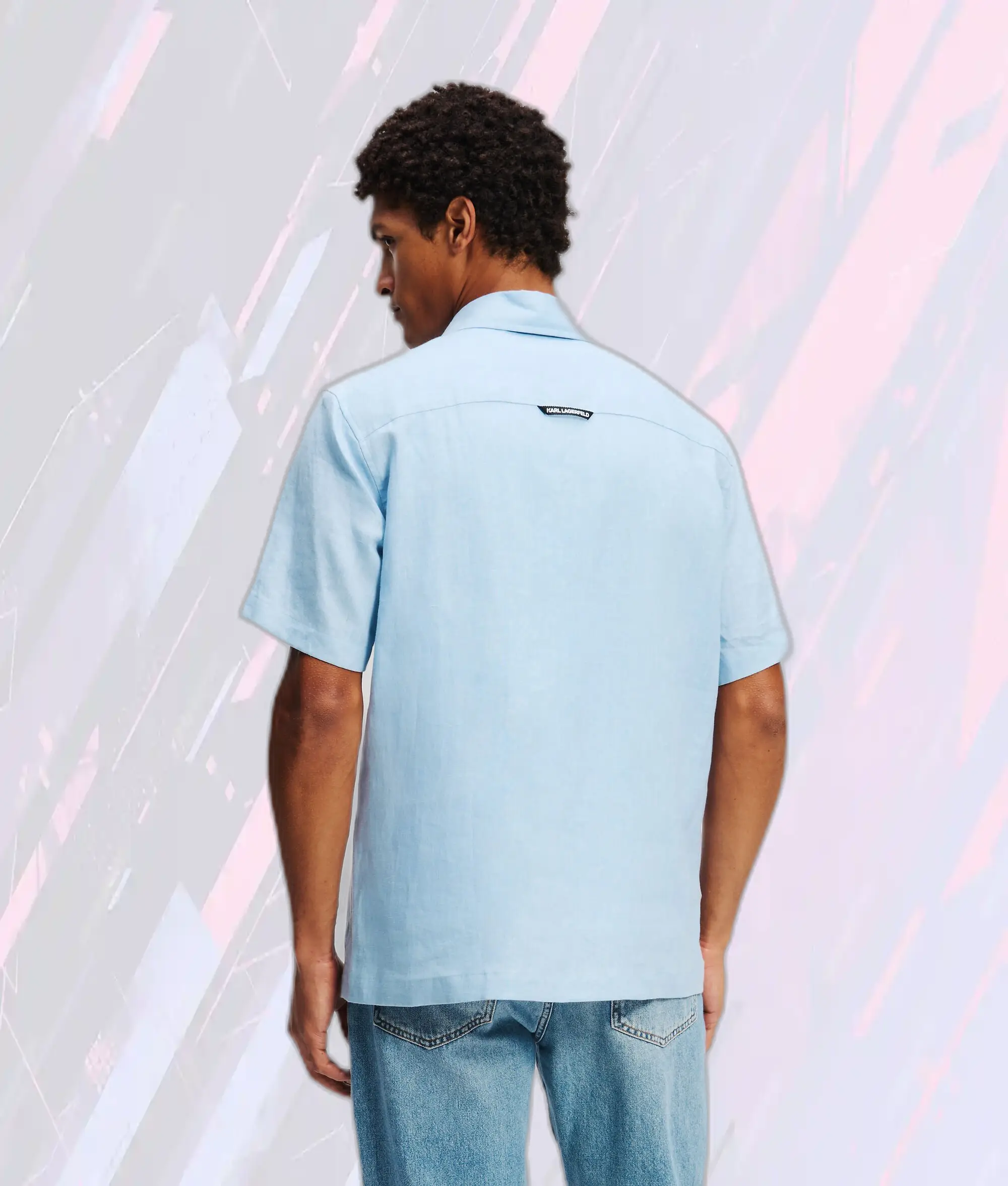 Chemise décontractée en chambray souple avec monogramme KL, manches courtes par Karl Lagerfeld