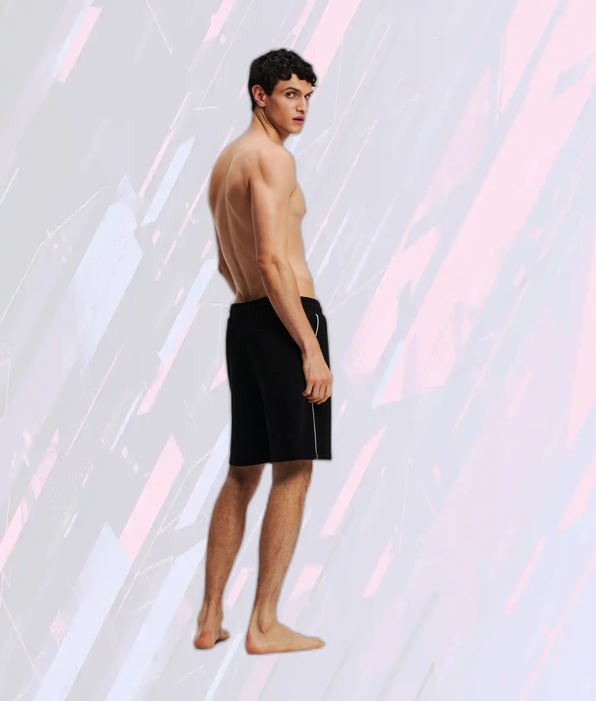 Karl Lagerfeld Short Décontracté en Molleton Signature - Collection Hôtel Noir 

(Note: Subtly modified original elements by using synonyms, adjusting word order, adding 