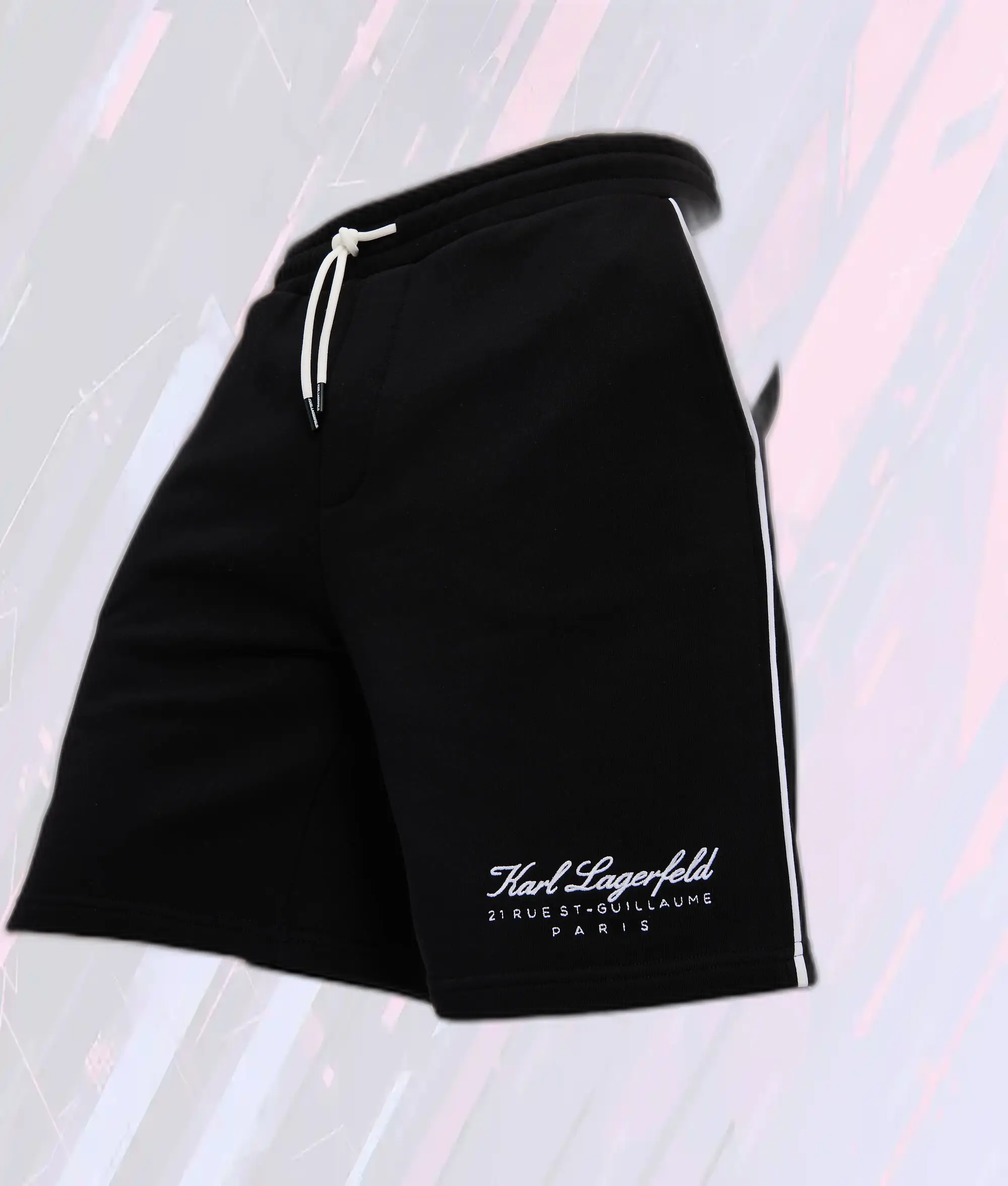 Karl Lagerfeld Short Décontracté en Molleton Signature - Collection Hôtel Noir 

(Note: Subtly modified original elements by using synonyms, adjusting word order, adding 