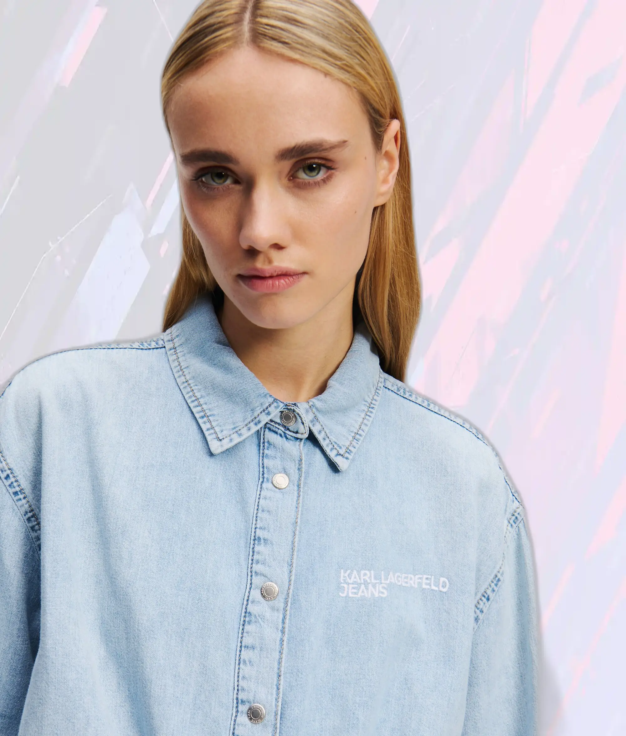 Chemise décontractée en jean bleu ciel avec fermeture à nœud avant - Création Karl Lagerfeld
