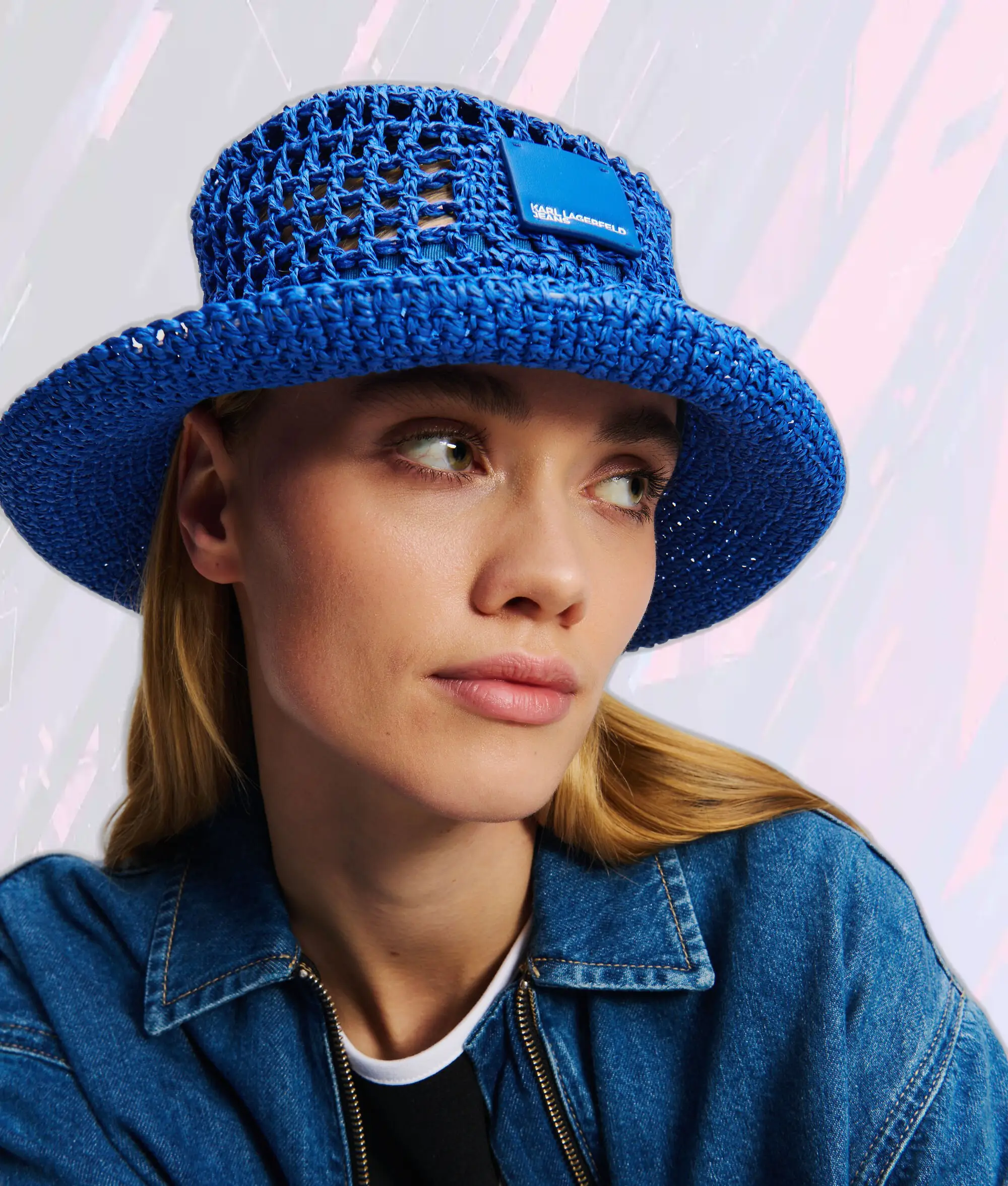 Chapeau Canotier en Fibres Naturelles avec Logo Émoussé Bleu Ciel - Édition Exclusif KL par Karl Lagerfeld