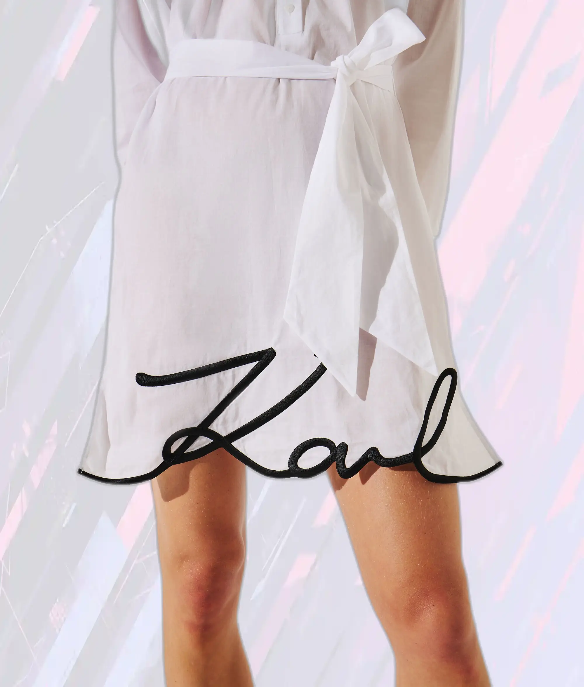 Robe Chemise Blanche Signature K Édition Côtier Voyage Élégante