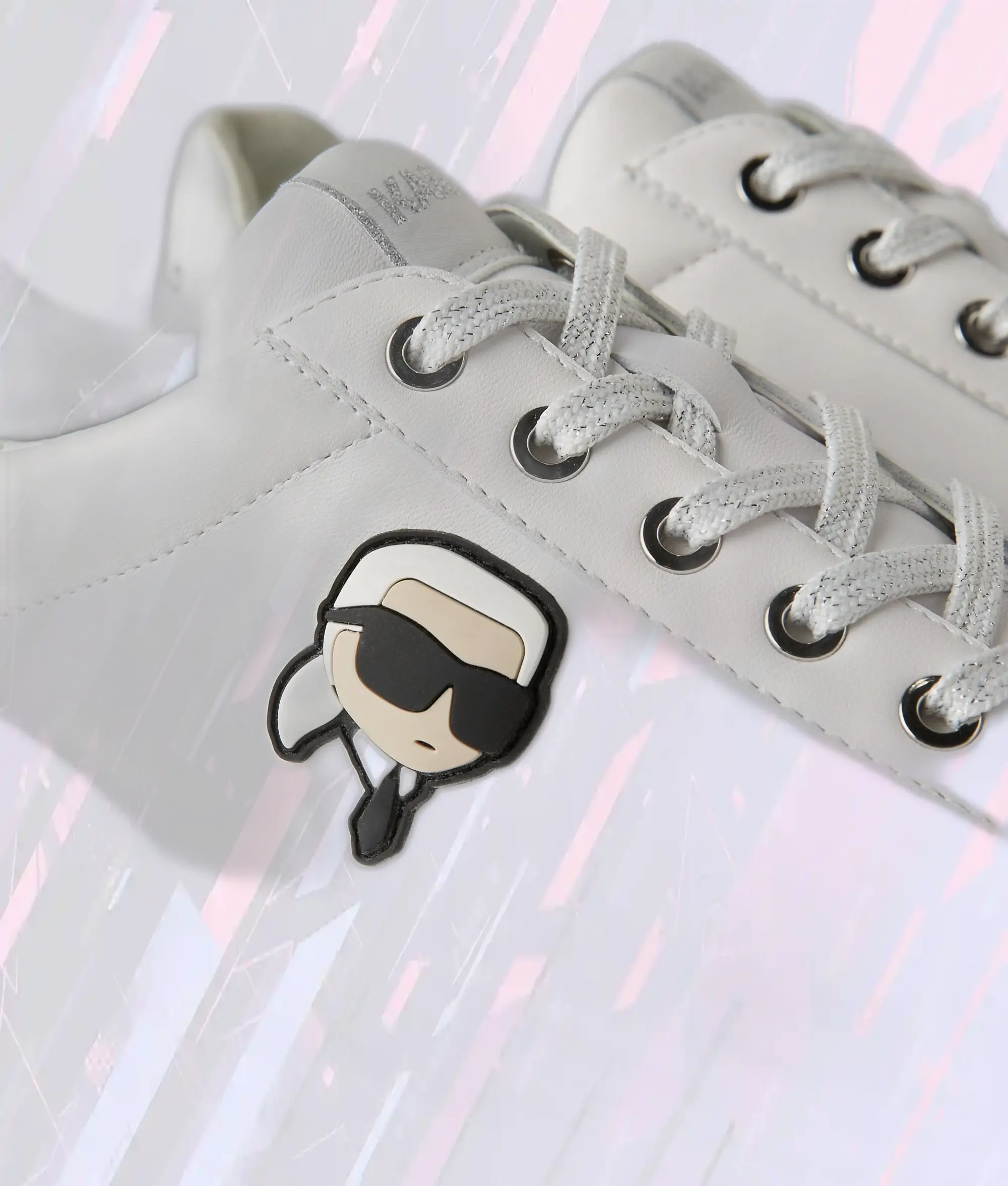 Chaussures de Sport Édition Limitée Karl Lagerfeld - Design Futuriste en Blanc Argenté avec Coussin Kapri & Certificat NFT