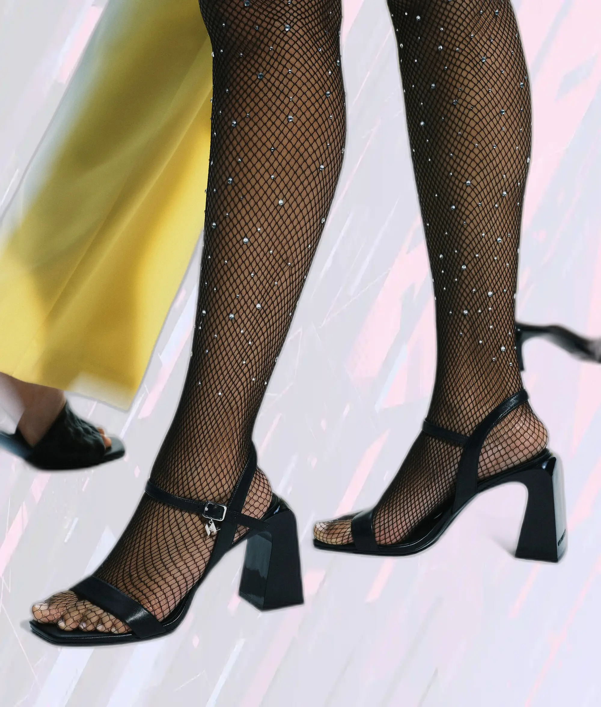 Sandales à Talons Noires Astra Nova avec Lanières de Karl Lagerfeld