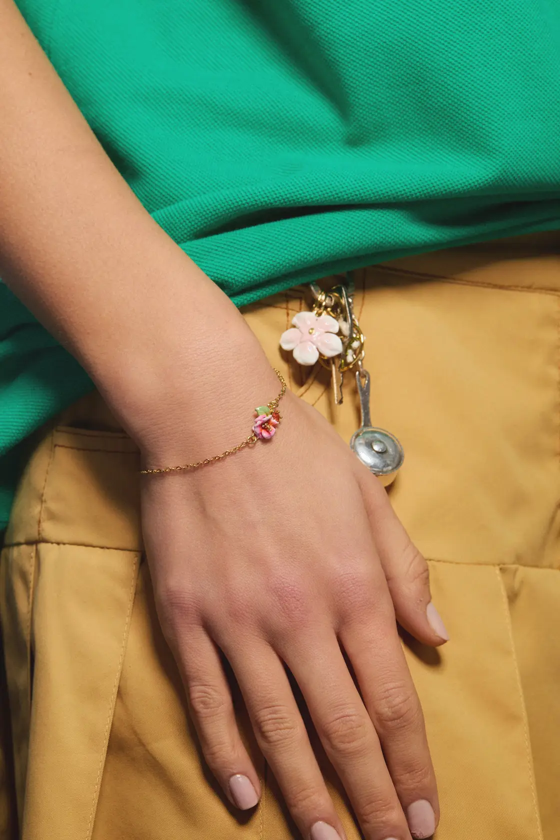Bracelet Les Néréides aux hortensias roses et cristal poli - Création délicate pour style élégant