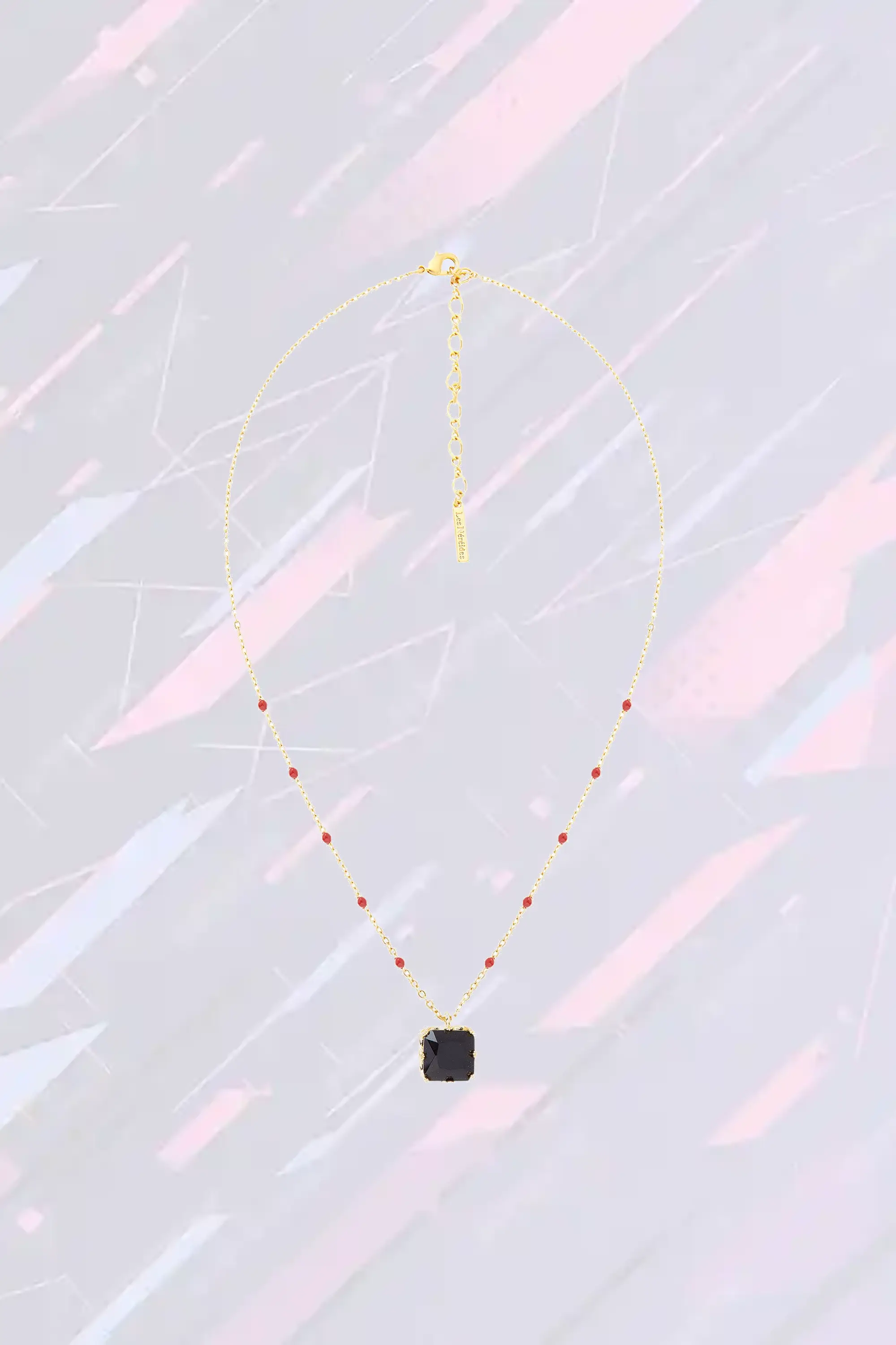 Collier Les Néréides avec médaillon en pierre noire taillée en carré