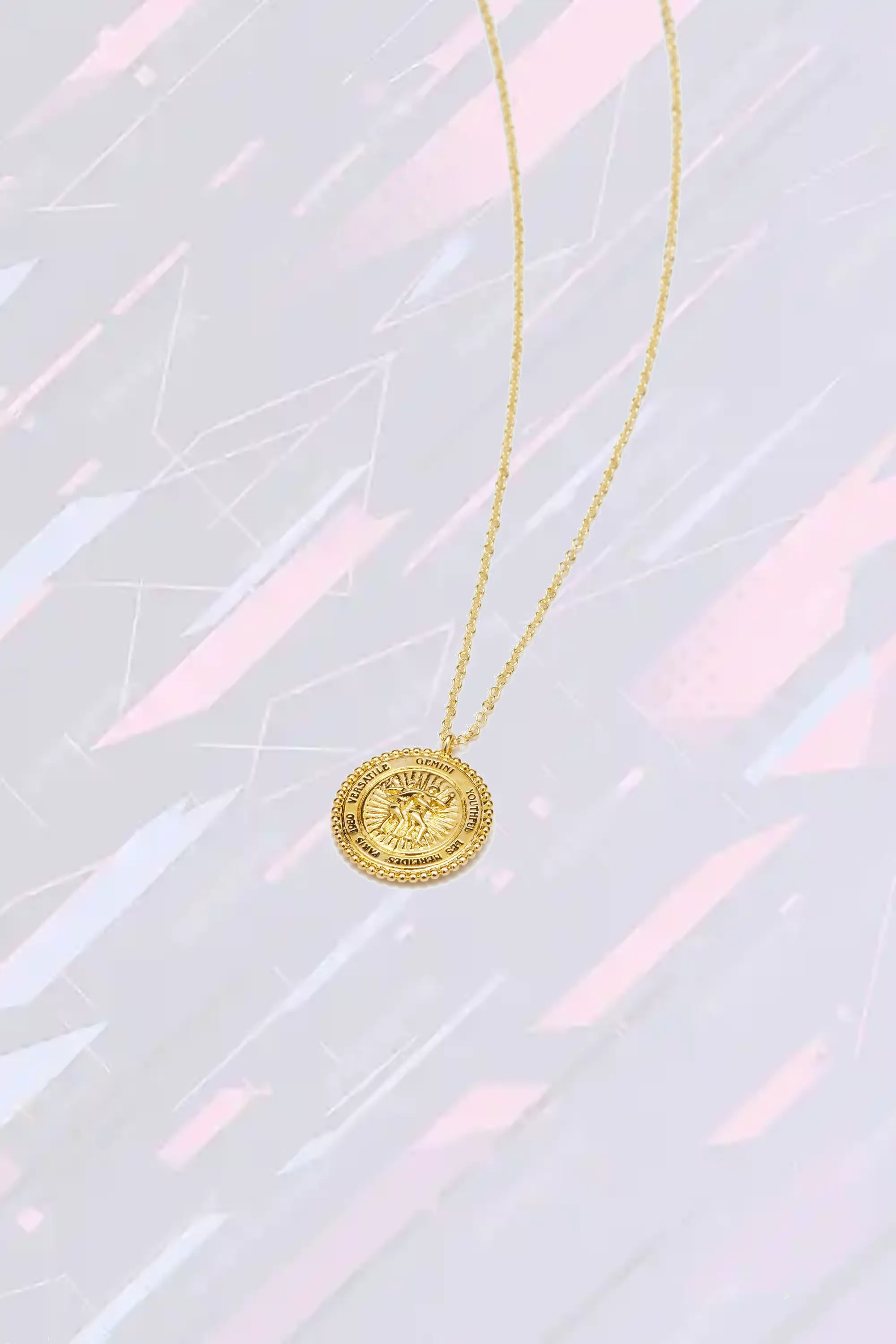 Pendentif Gémeaux Élégant - Collier Astrologique Artisanal en Forme d'Étoiles Jumelles