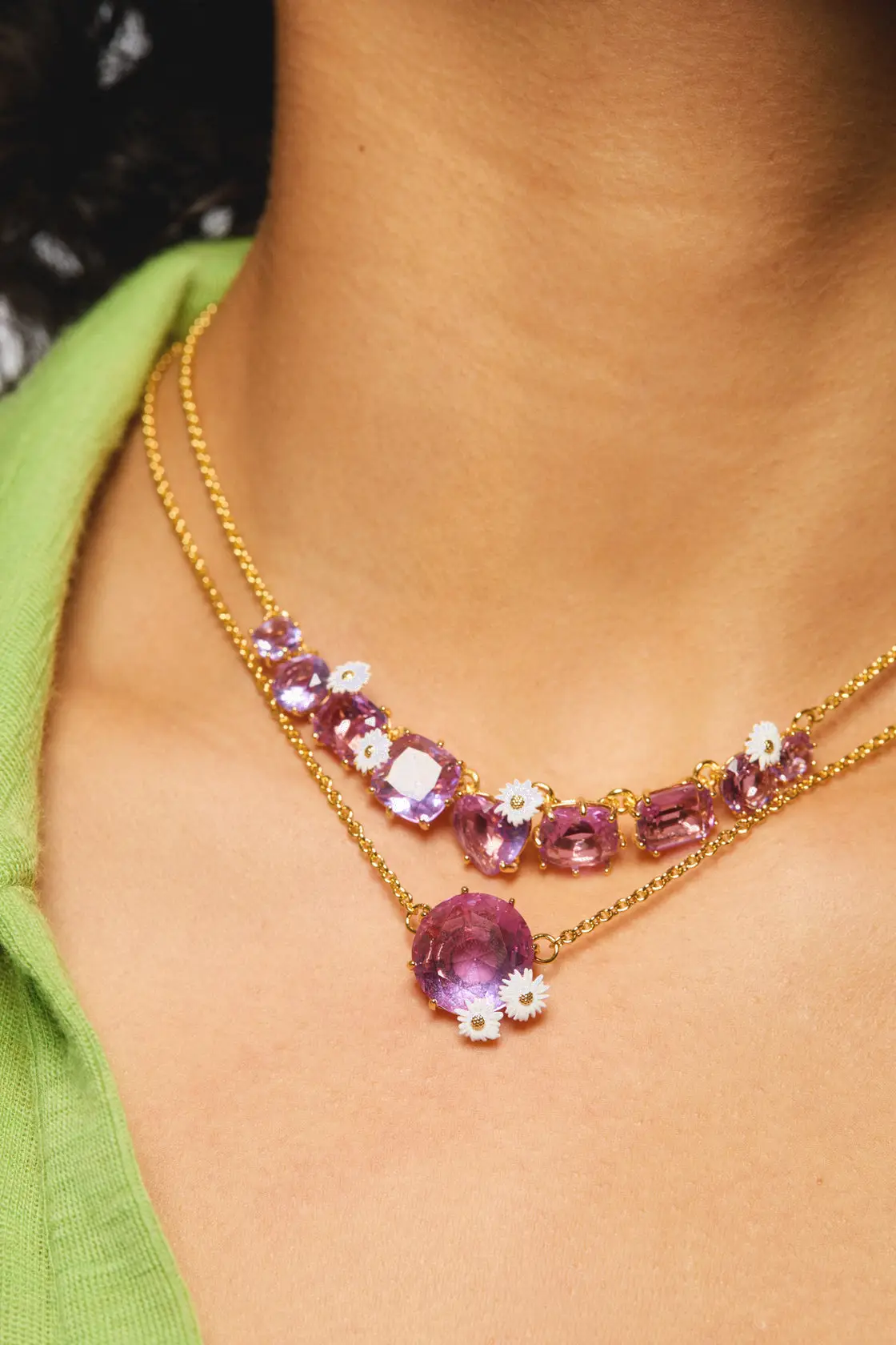 Collier Les Néréides en pierres rondes diamantées, orné de lavande et motifs floraux délicats