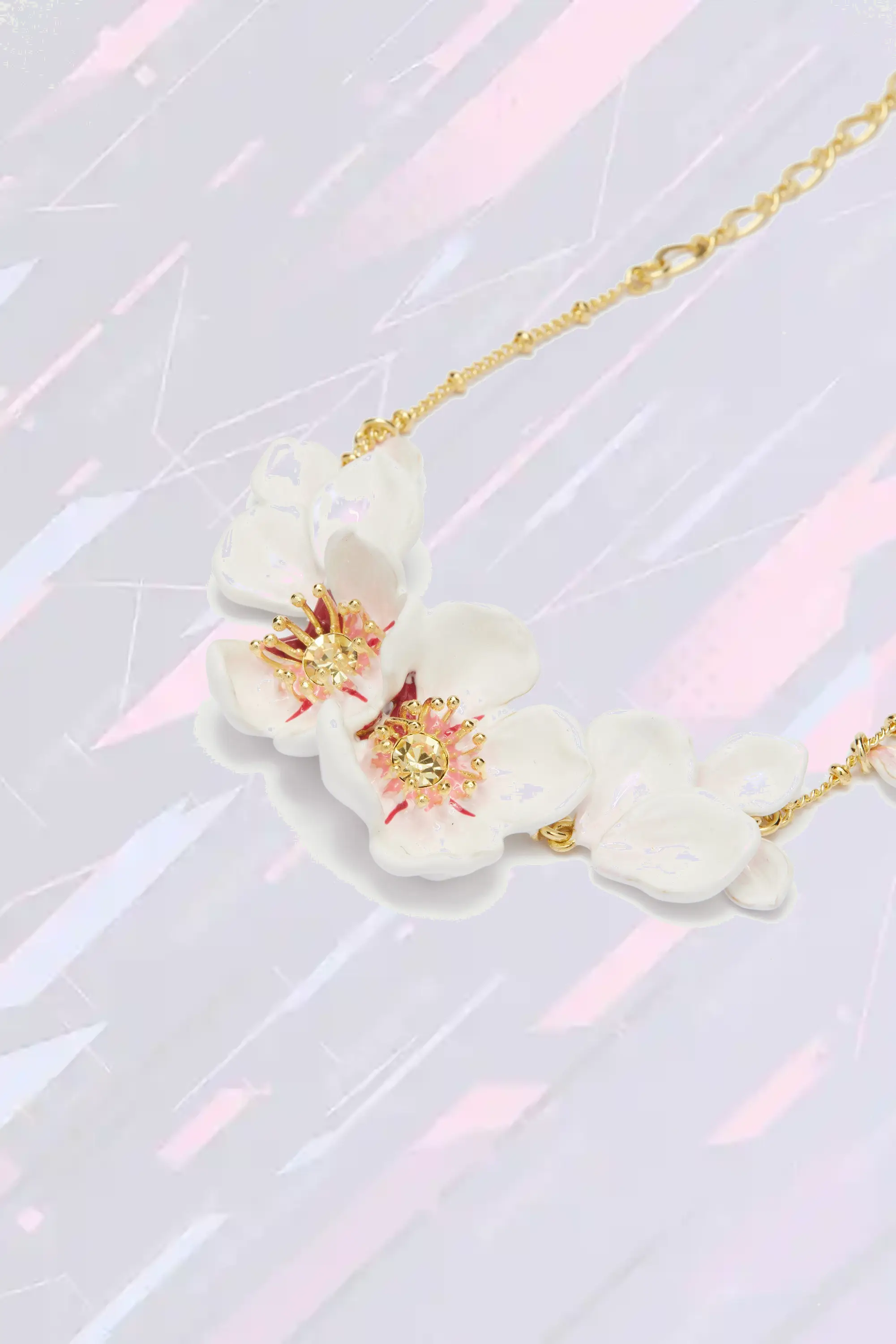 Bracelet délicat Les Néréides - Motif floral japonais en ivoire avec découpes pétales argentés