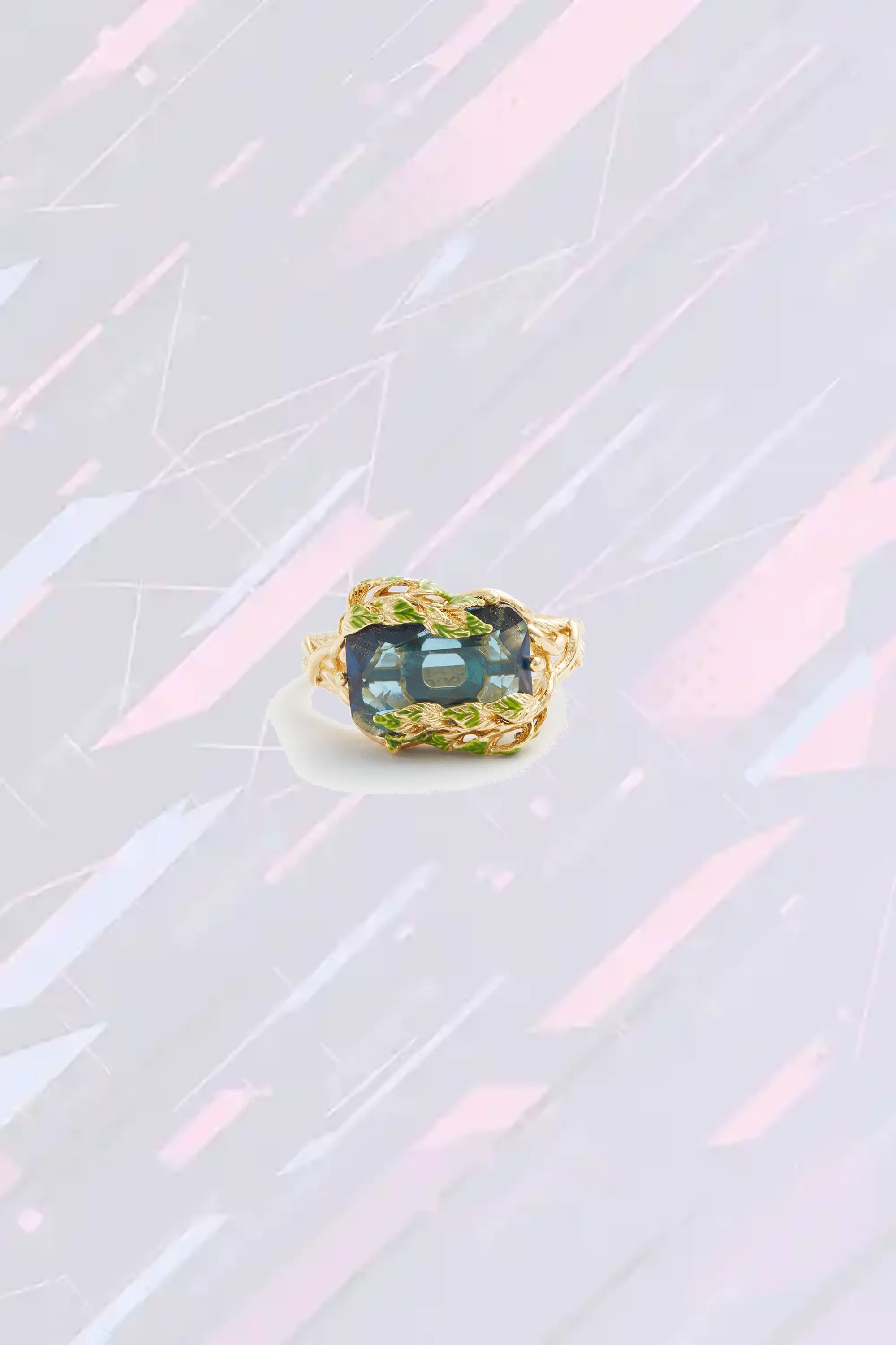 Bague Éclat Glycine Cristalline avec Pierre Taillée Éclatante - Les Néréides (Alternative : Bague Fantaisie Motif Glycine Scintillant Serti de Cristal Prismatique - Création Les Néréides)
