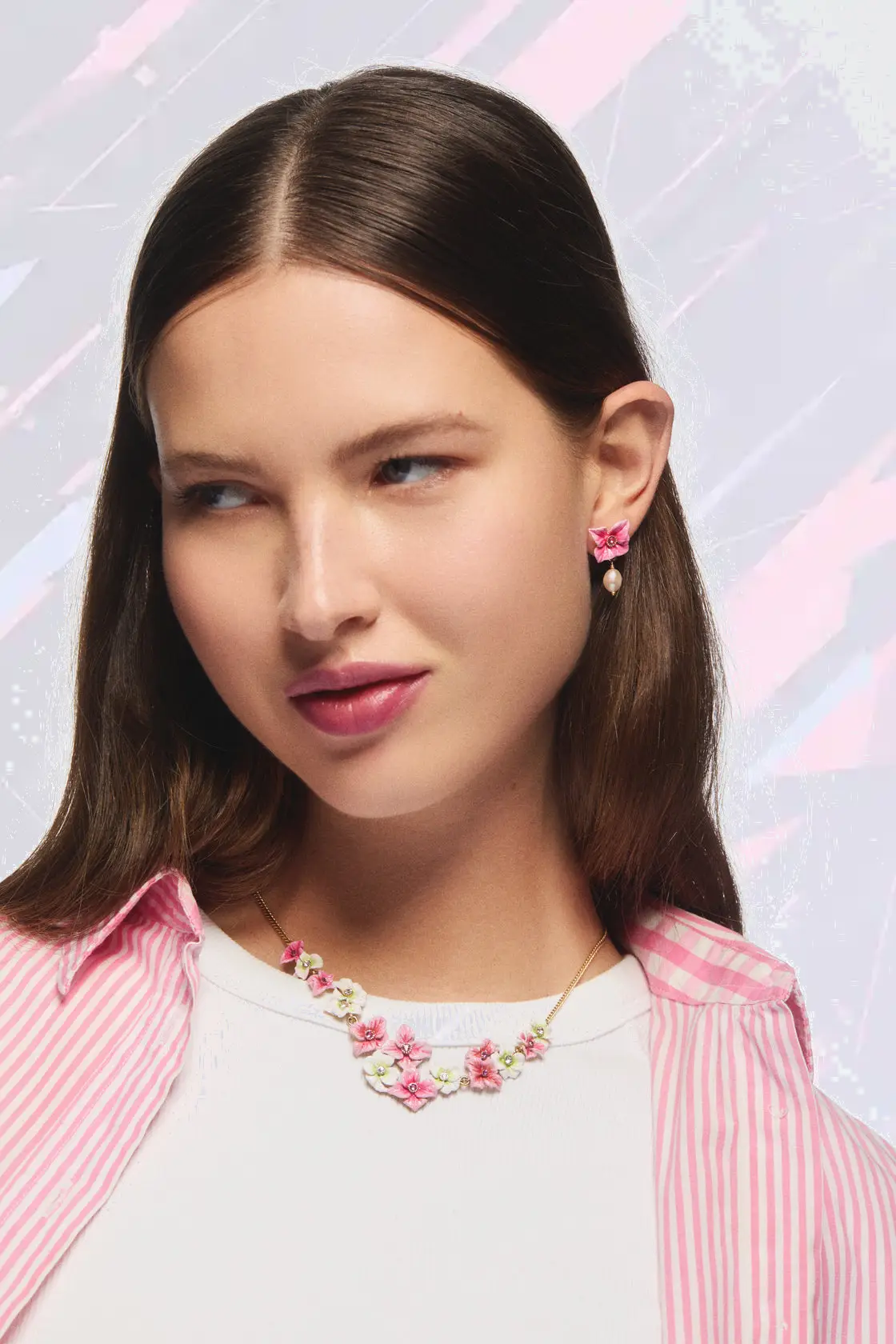 Collier ornemental Les Néréides - Motif floral d'hortensia avec nuances rosées et ivoire