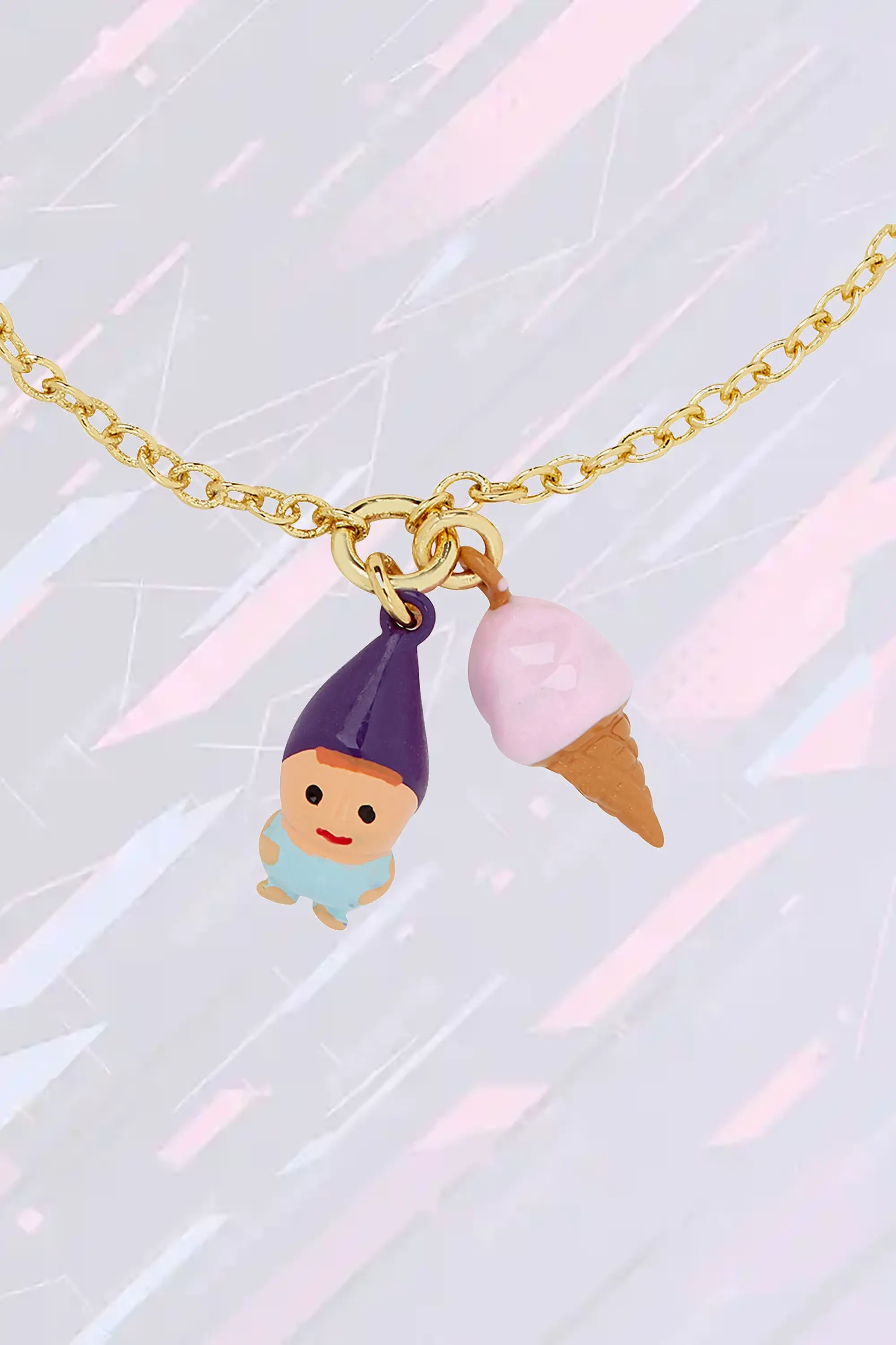 Bracelet Les Néréides orné de motifs enchanteurs : gnome de jardin espiègle et douceur glacée italienne