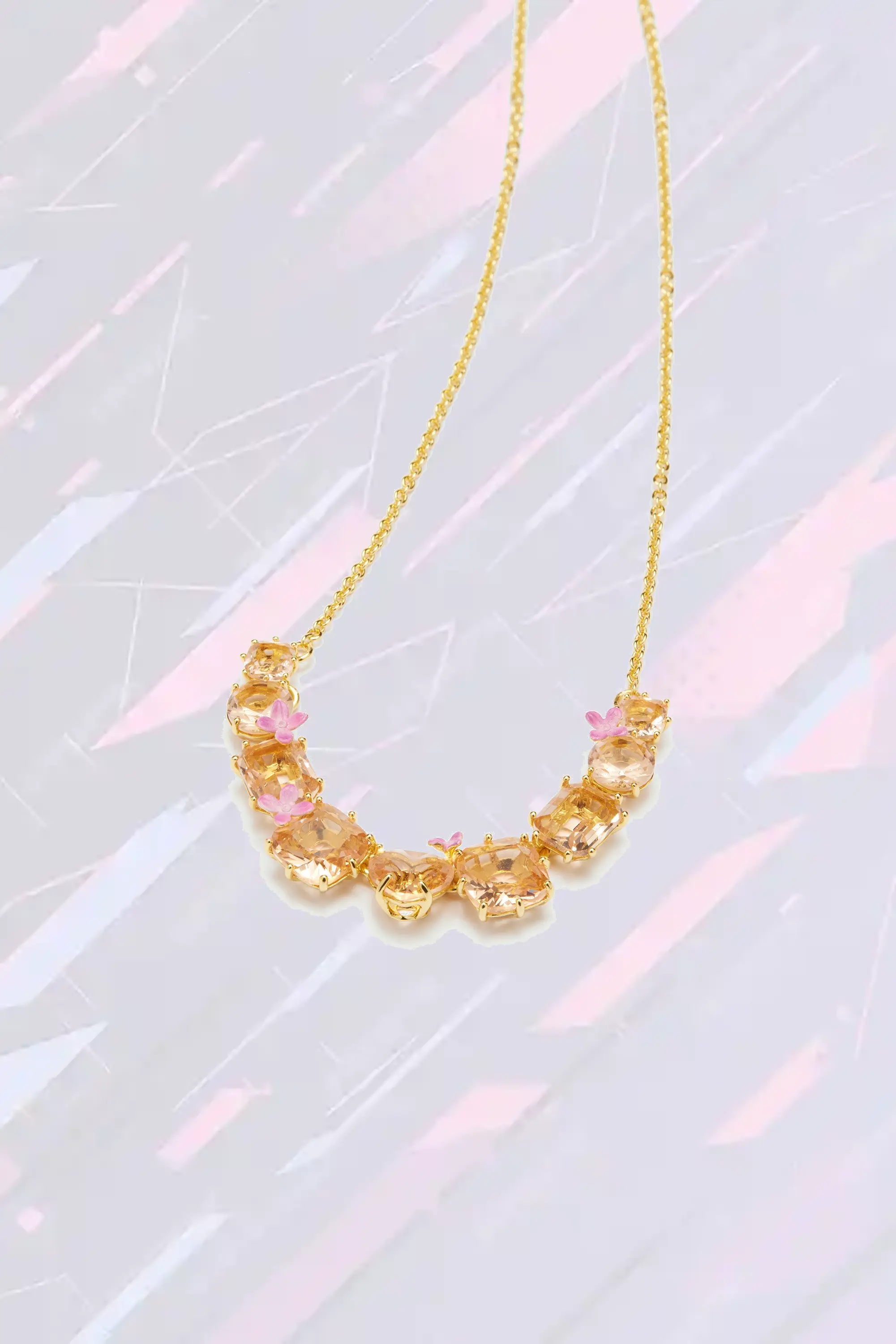 Les Néréides Pendentif raffiné serti de 9 pierres précieuses et motifs floraux avec finition diamantée nuances pêche rosé