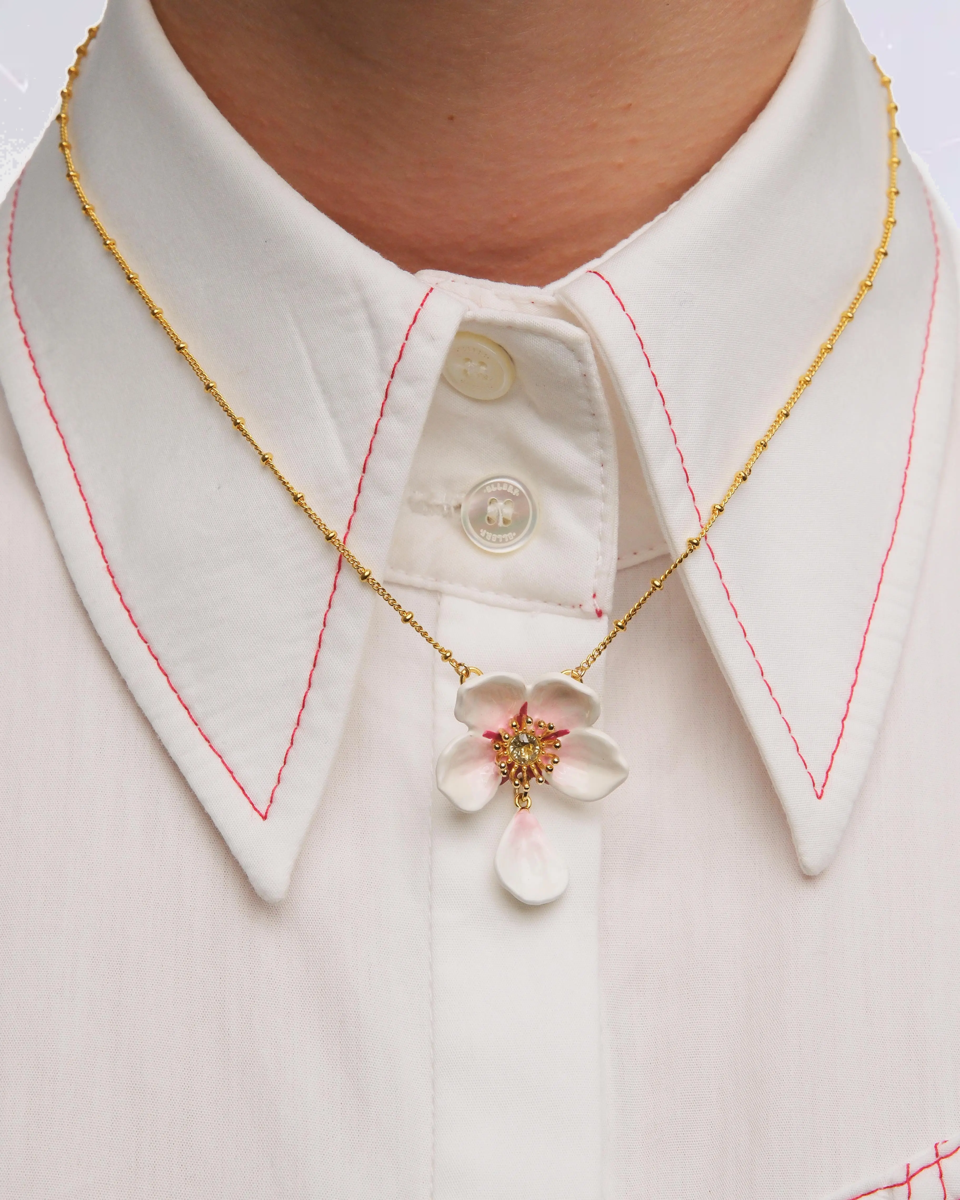Pendentif collier floral élégant - Inspiration japonaise en cristal laiteux - Création Les Néréides