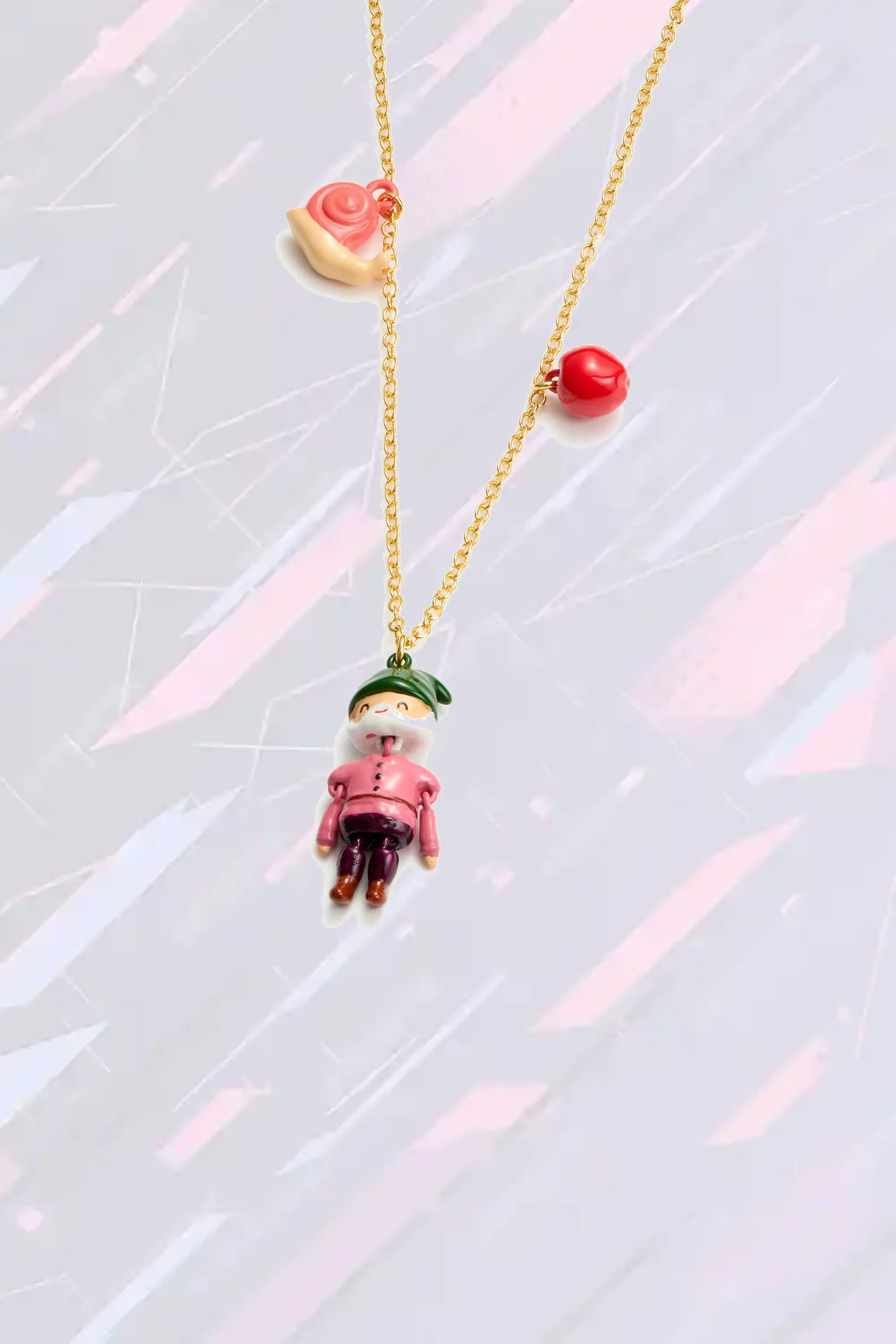 Collier Créatif Les Néréides - Charme Enchanté avec Lutin, Pomme Dorée et Escargot Sculpté