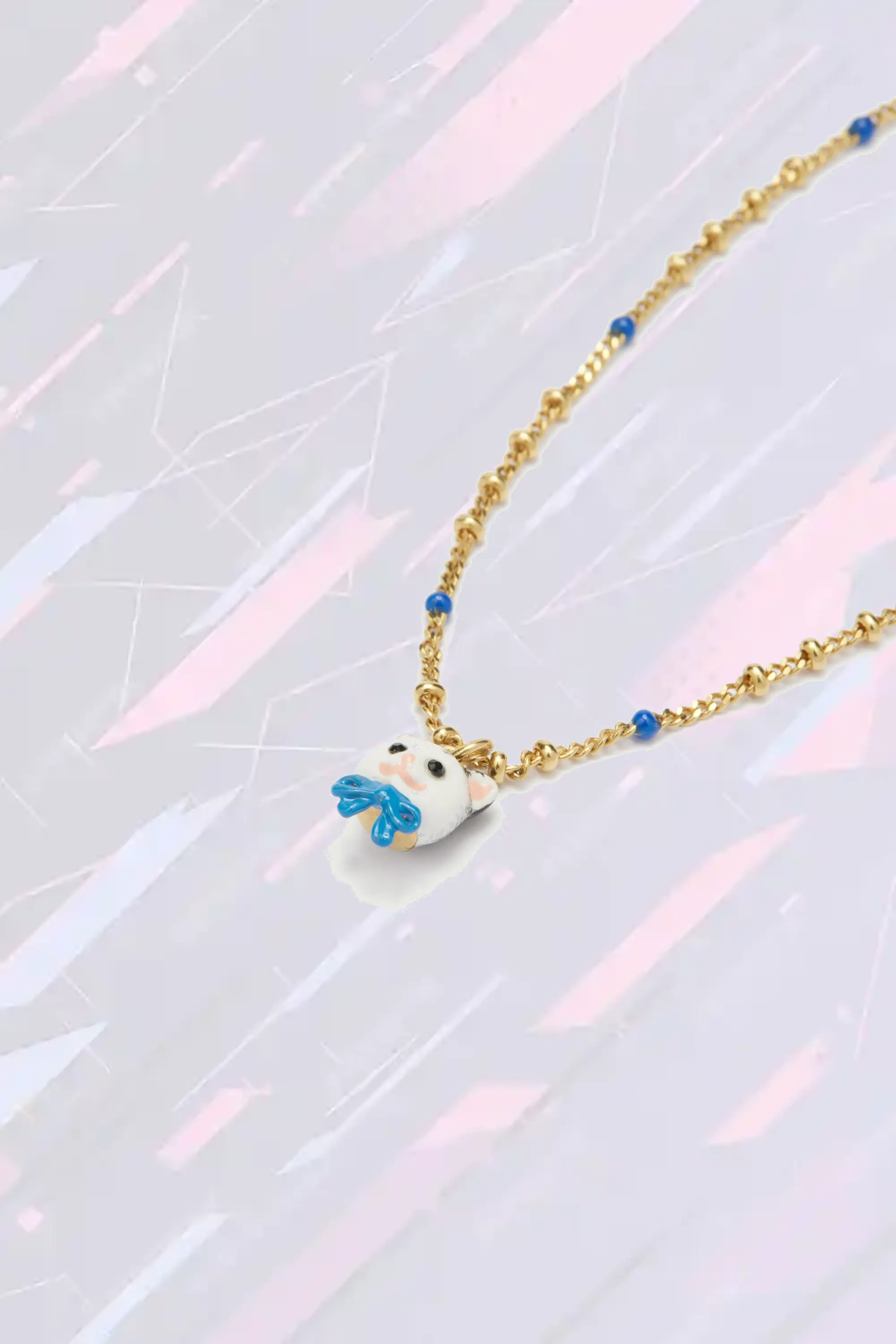 Bracelet féminin élégant avec breloque chaton sculpté - Collection Les Néréides