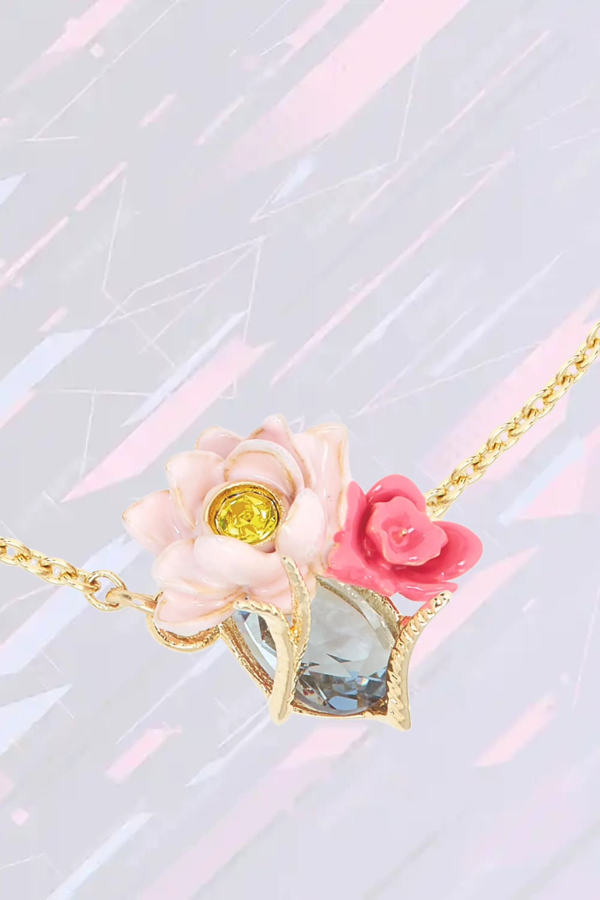 Boucle délicate Les Néréides serti de lotus nacré et gemme océanique