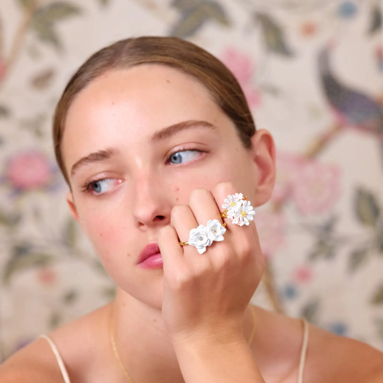 Bague Double Anneau Réglable aux Motifs Floraux Nacrés - Création Les Néréides - Élégance Intemporelle