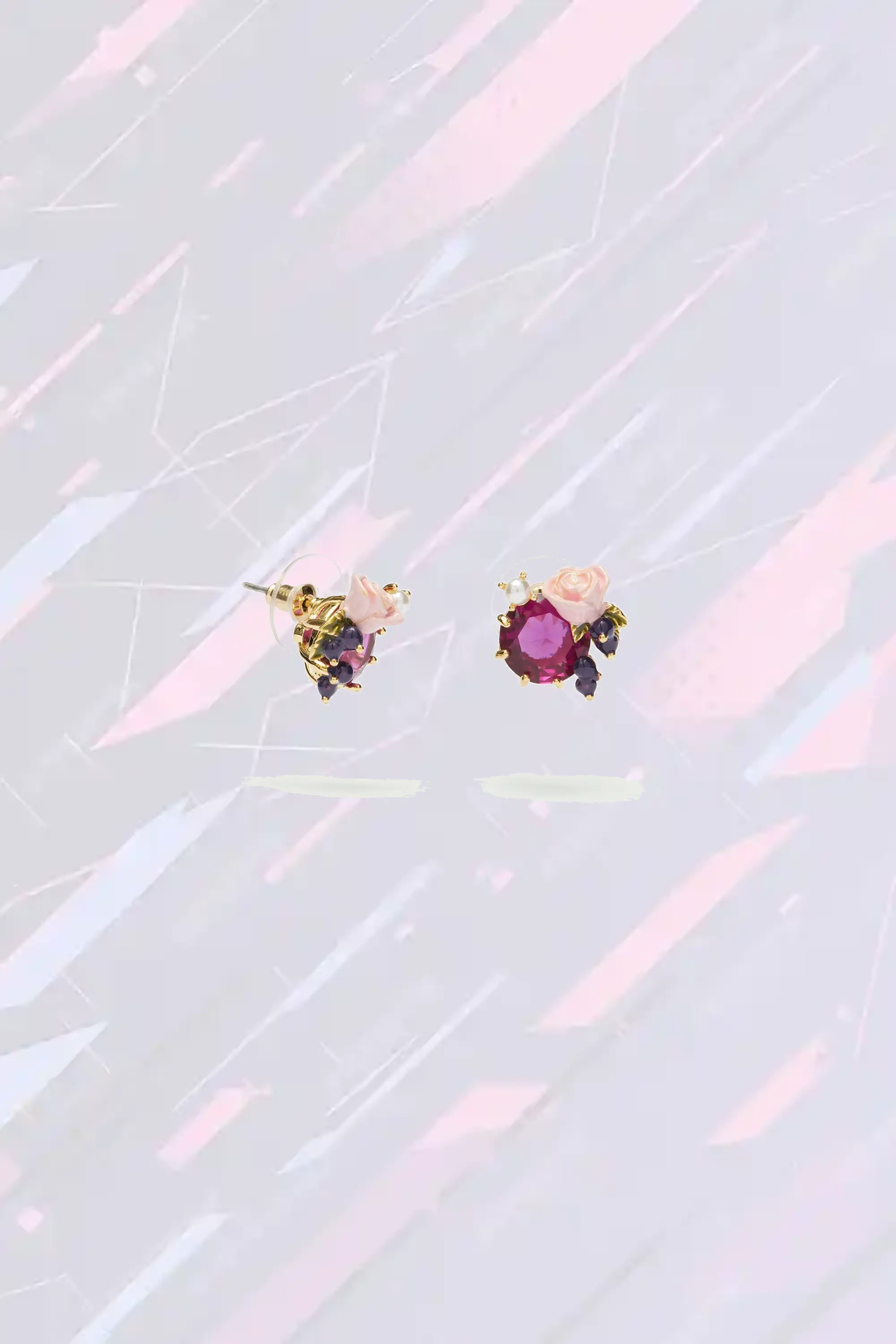 Boucles d'oreilles Les Néréides à motifs floraux et baies de cassis nuancées de rose