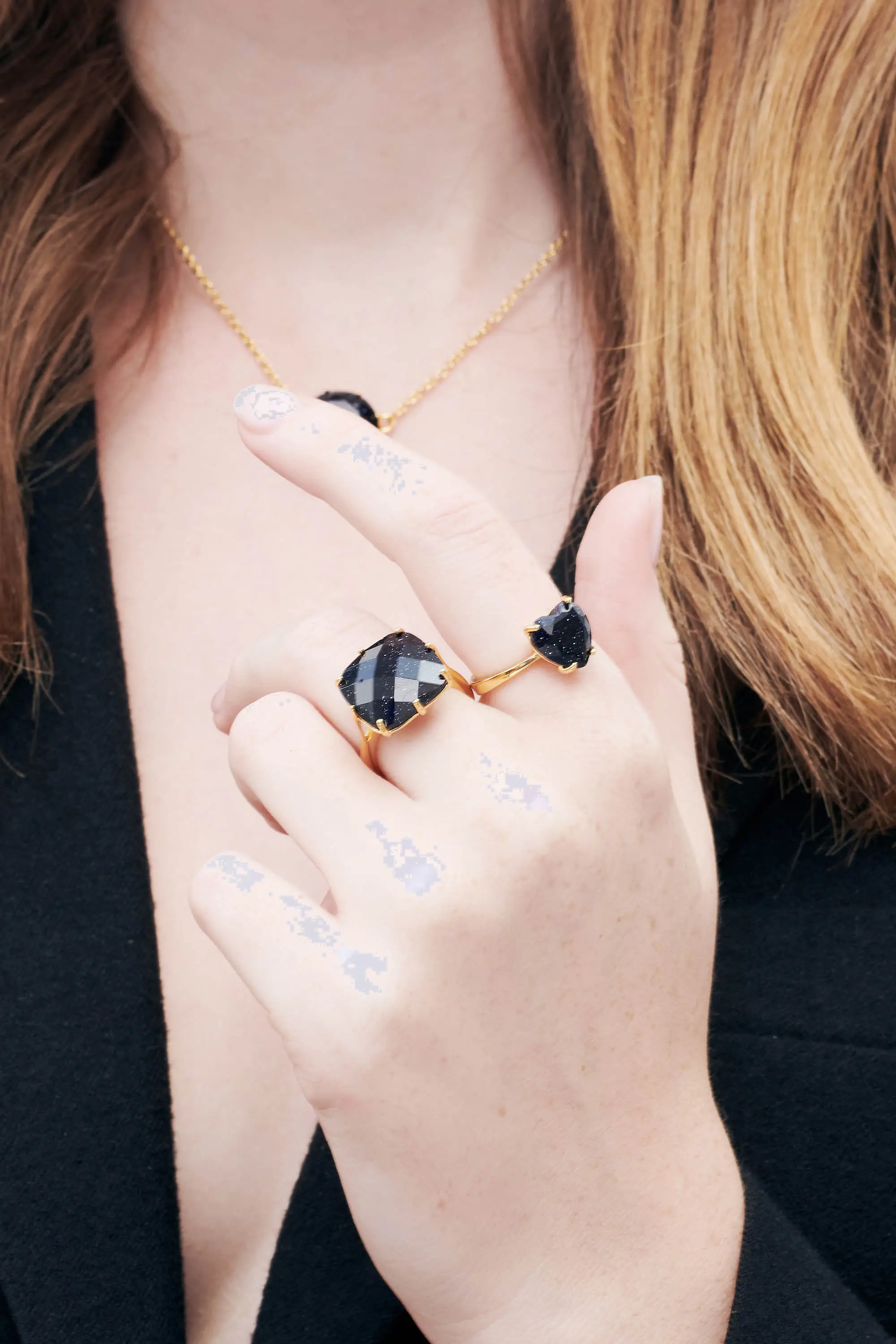 Bague de Création Les Néréides - Cristal carré bleu saphir scintillant avec finition diamantée