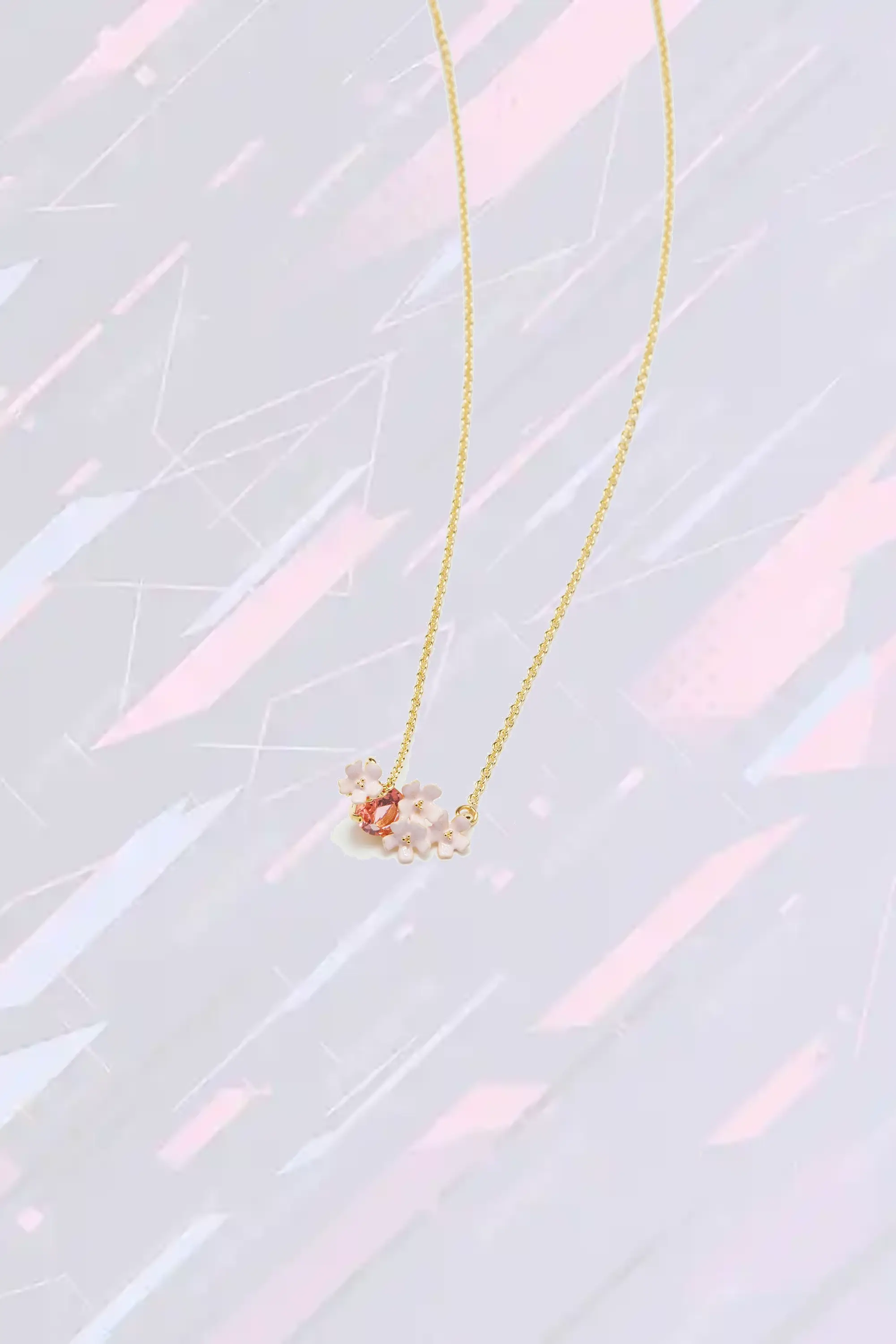 Collier Médallion Les Néréides - Motif Végétal Enthélique avec Perles Lunaires