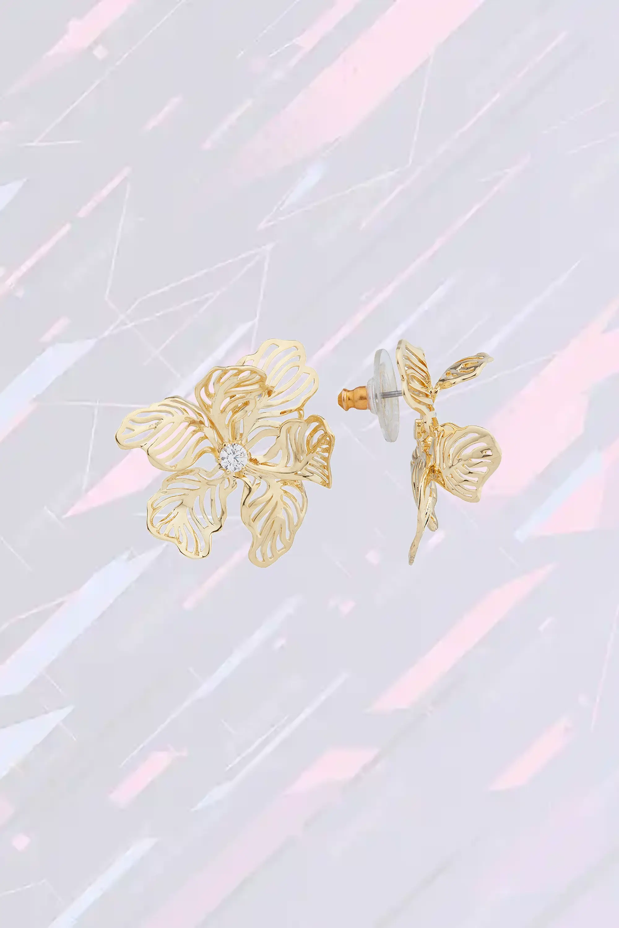 Boucles Élégantes Fleur d'Iris à Motifs Ajourés - Création Artisanale Les Néréides