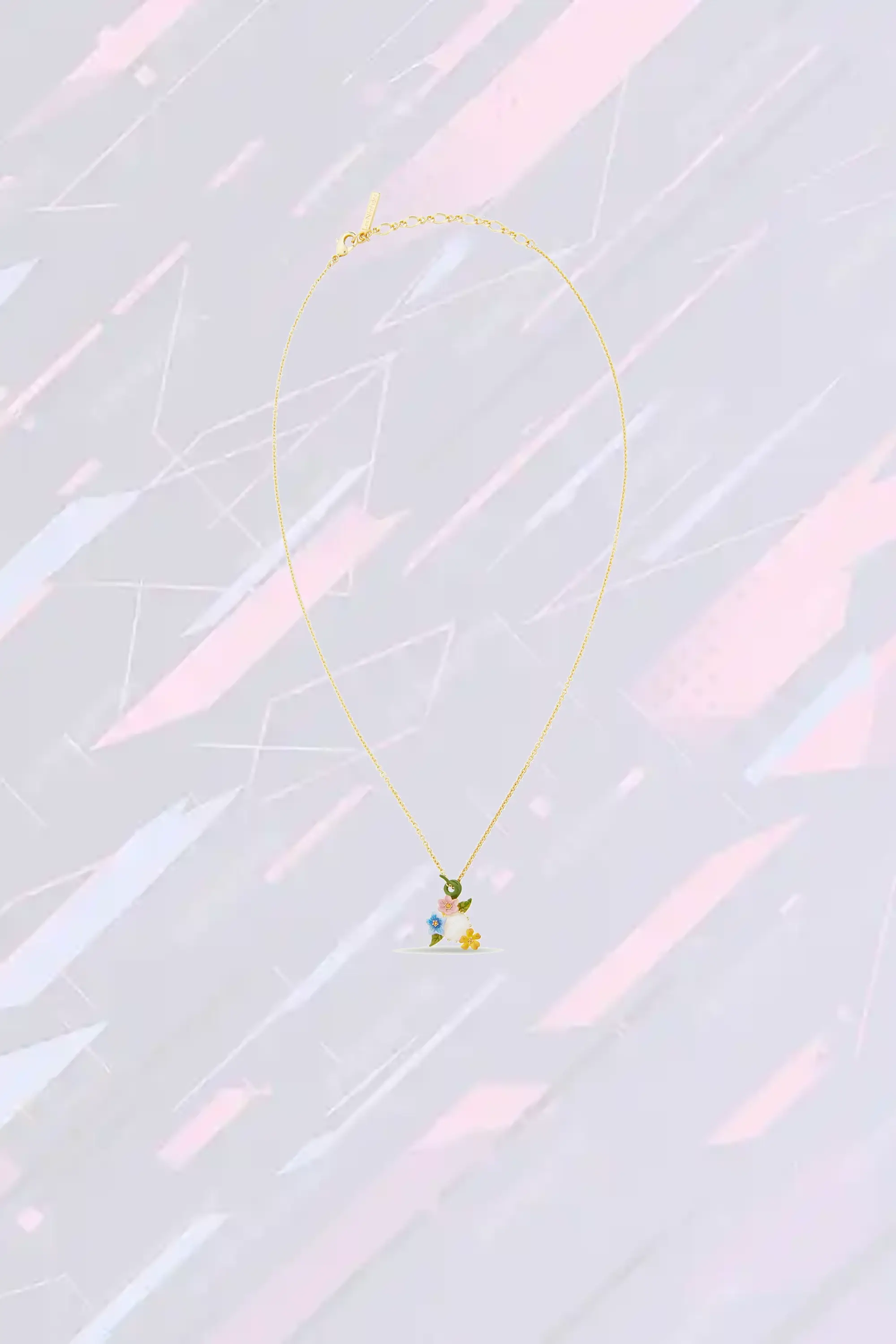 Collier Les Néréides - Pendentif floral en jasmin nacré à triple pétales sertis de cristaux éclatants