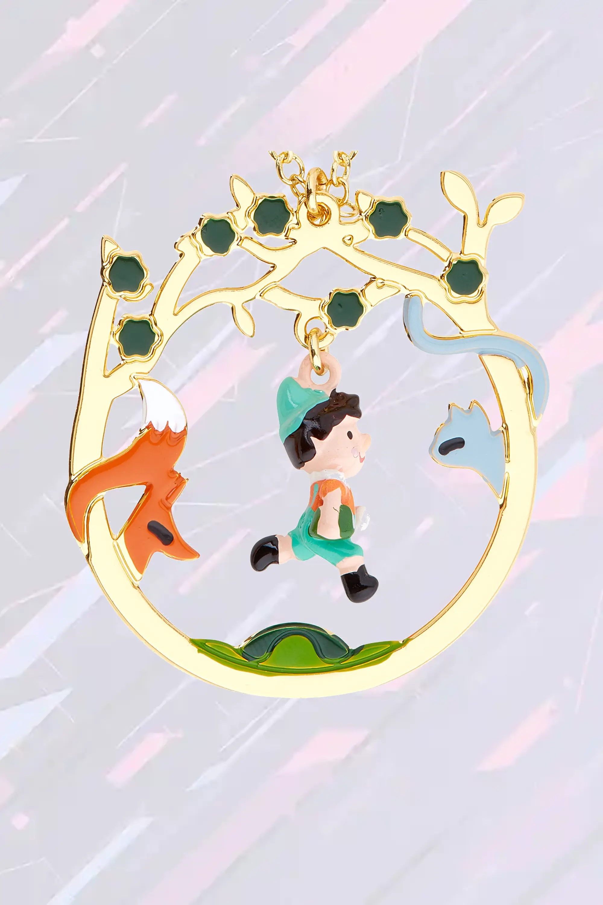 Collier Fantaisie Pinocchio - Scène Sylvestre avec ses Compagnons Magiques Autre proposition : Pendentif Création Fantaisie - L’Aventure Enchantée de Pinocchio au Cœur du Bois Magique 