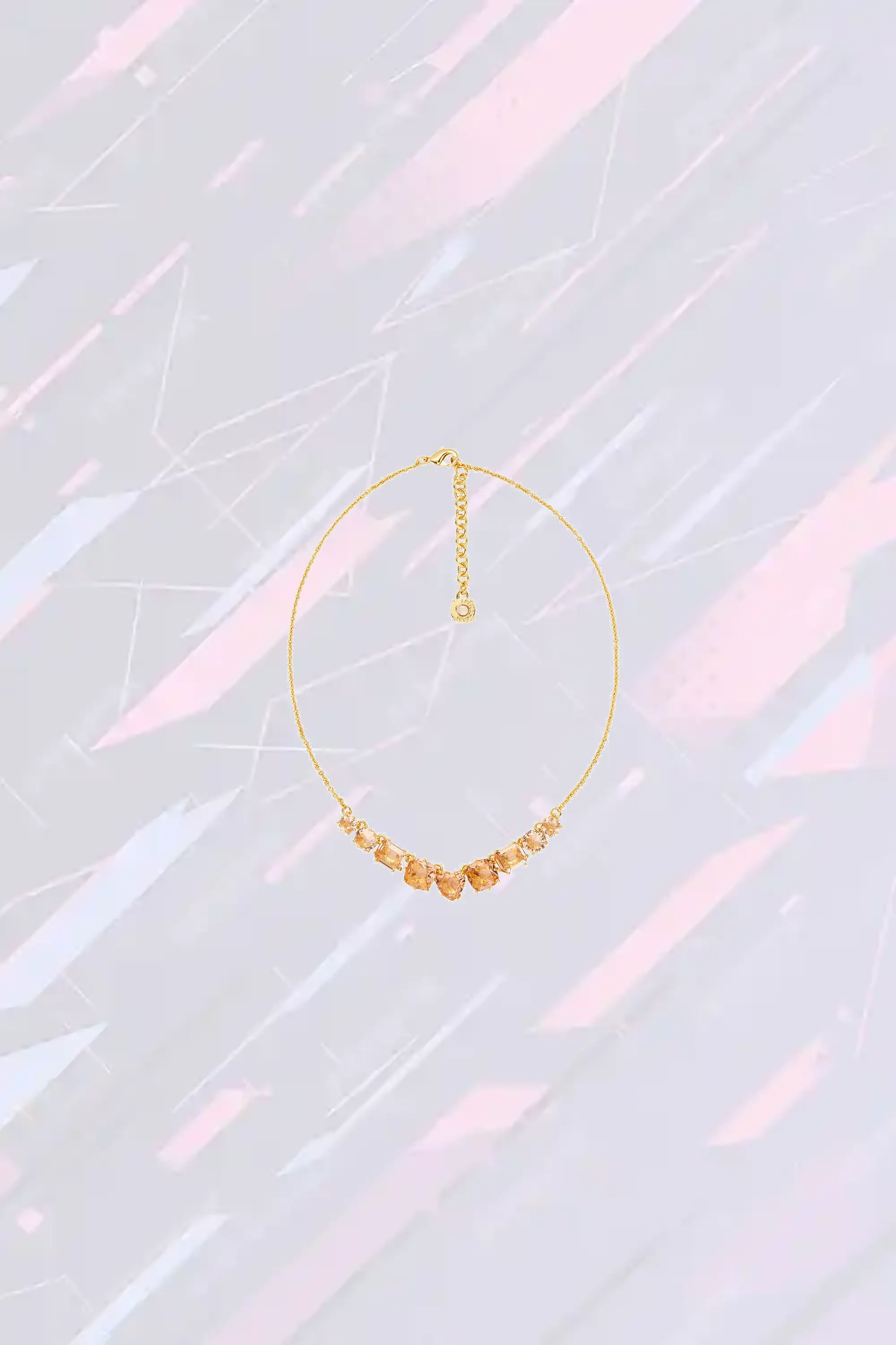 Collier délicat en diamantine avec 9 pierres précieuses aux tons rosé et abricot - Création exclusive Les Néréides