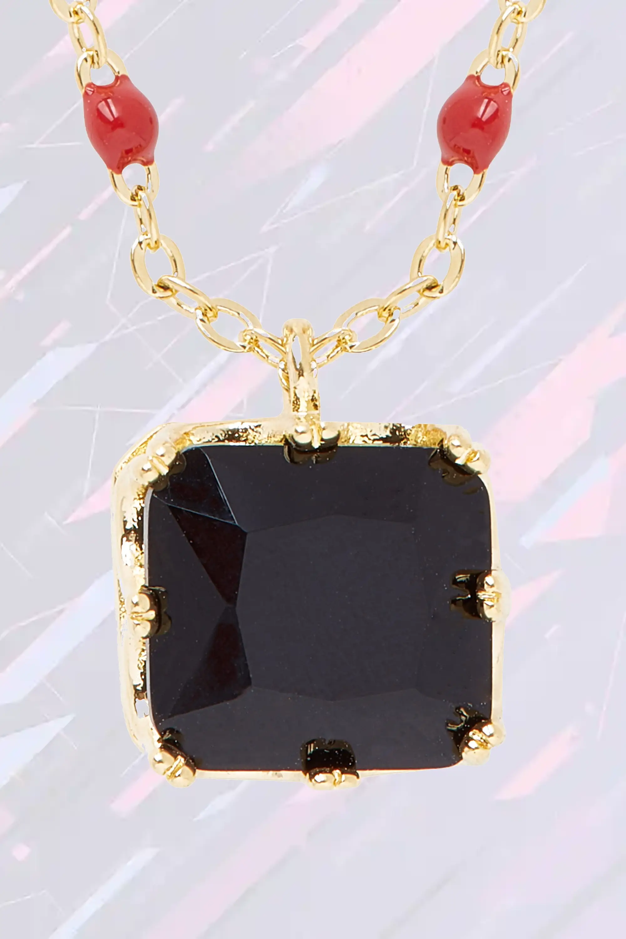 Collier Les Néréides avec médaillon en pierre noire taillée en carré