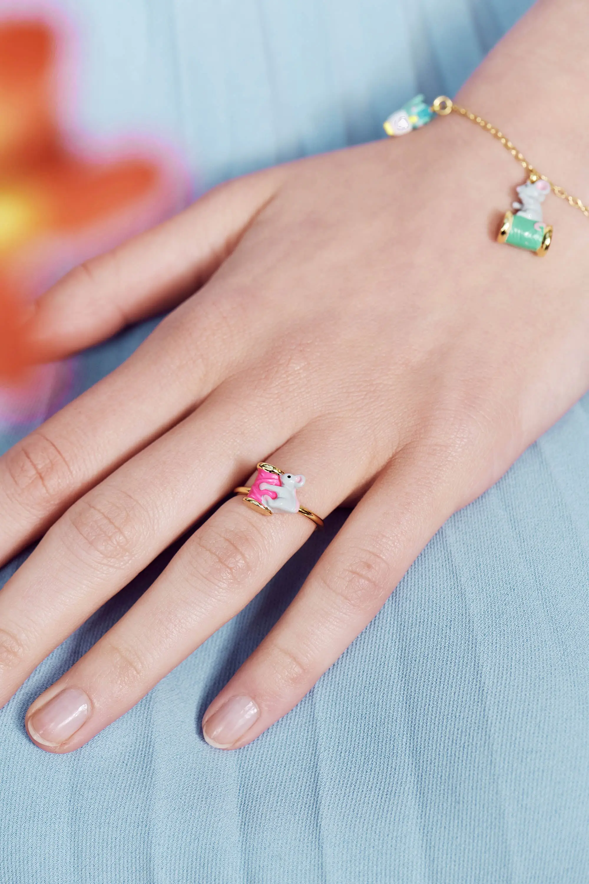 Bague Fantaisie Les Néréides - Souris Malicieuse et Bobine Délicate avec Système Réglable