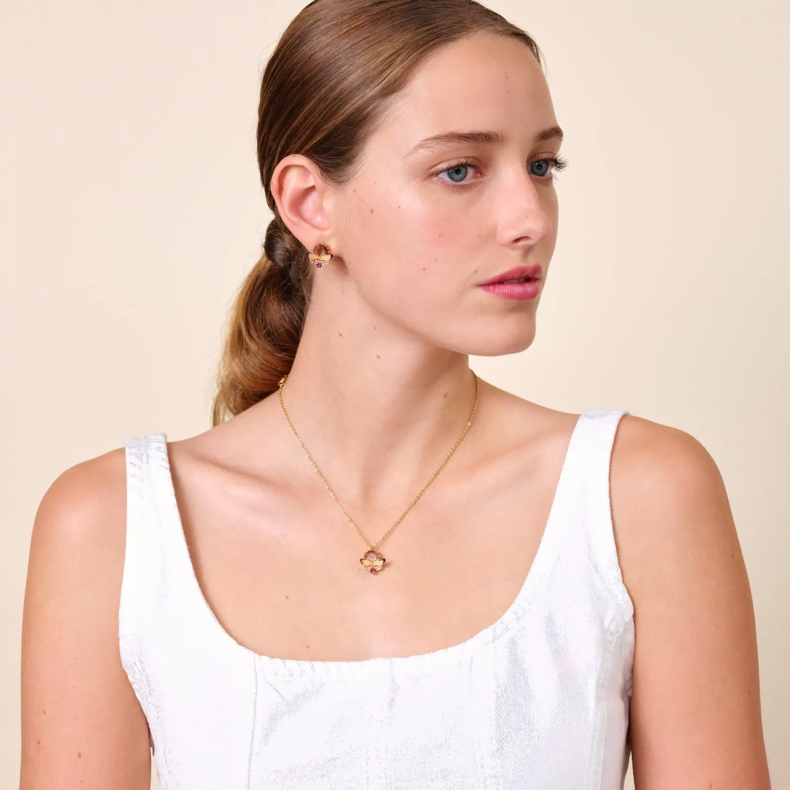 Collier fantaisie Les Néréides - Pendentif papillon aux ailes émaillées avec cristaux taillés à la main - Pièce unique