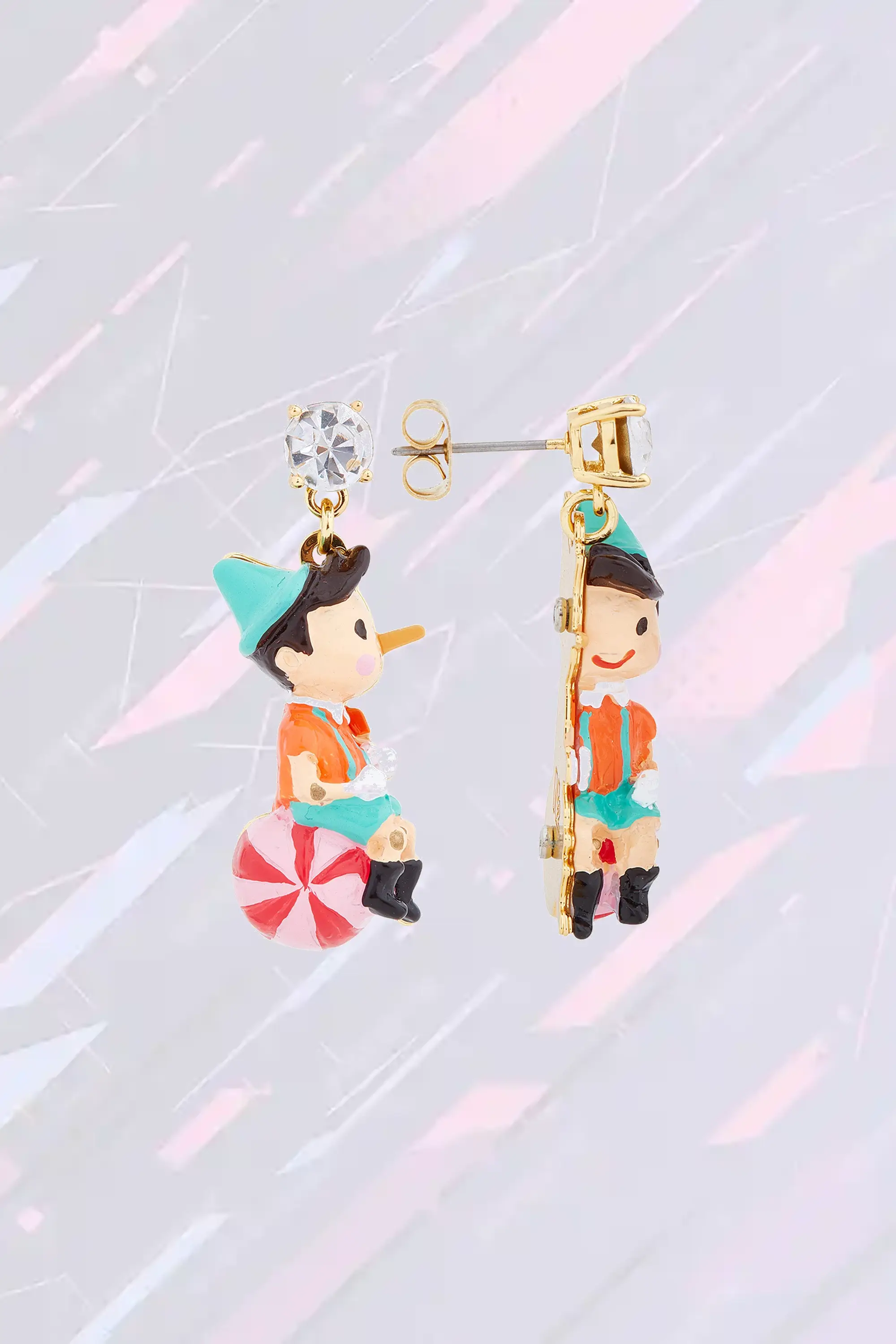 Boucles oreilles fantaisie Pinocchio en équilibre sur une sphère dorée - Création Néréides