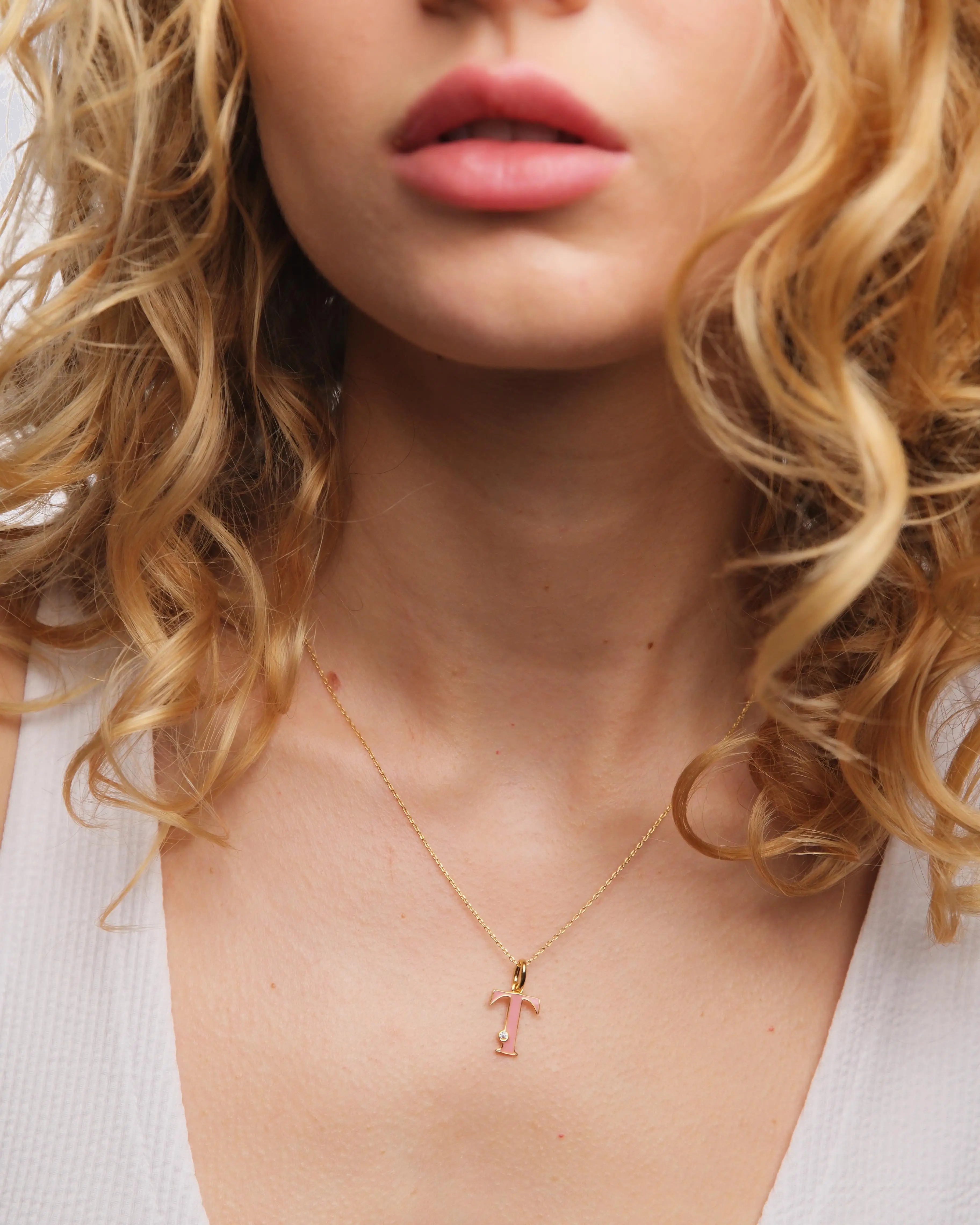 Chaîne élégante avec pendentif lettre T personnalisé - Les Néréides