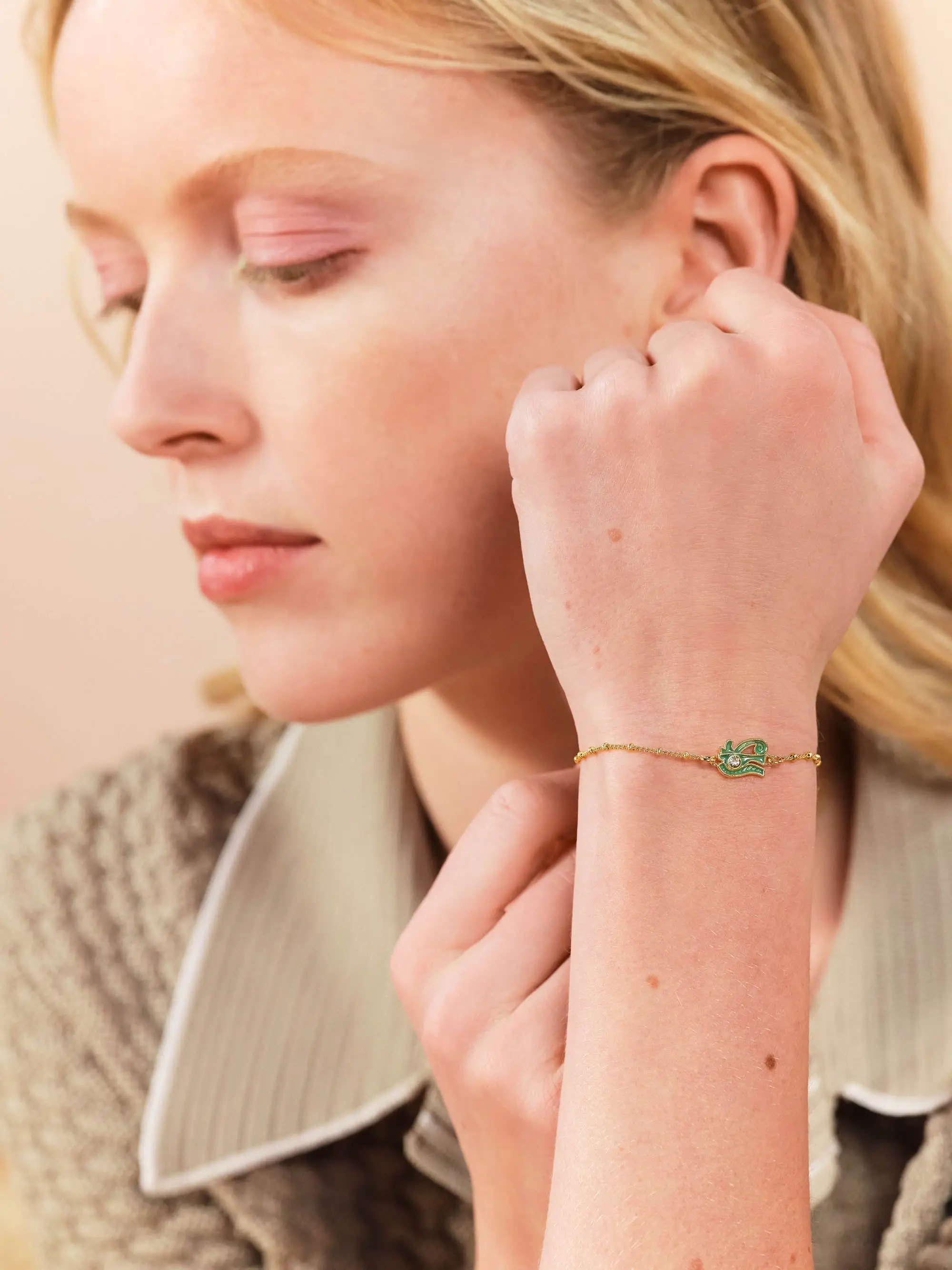 Les Néréides Bracelet égyptien en argent avec symbole Oudjat serti de cristaux