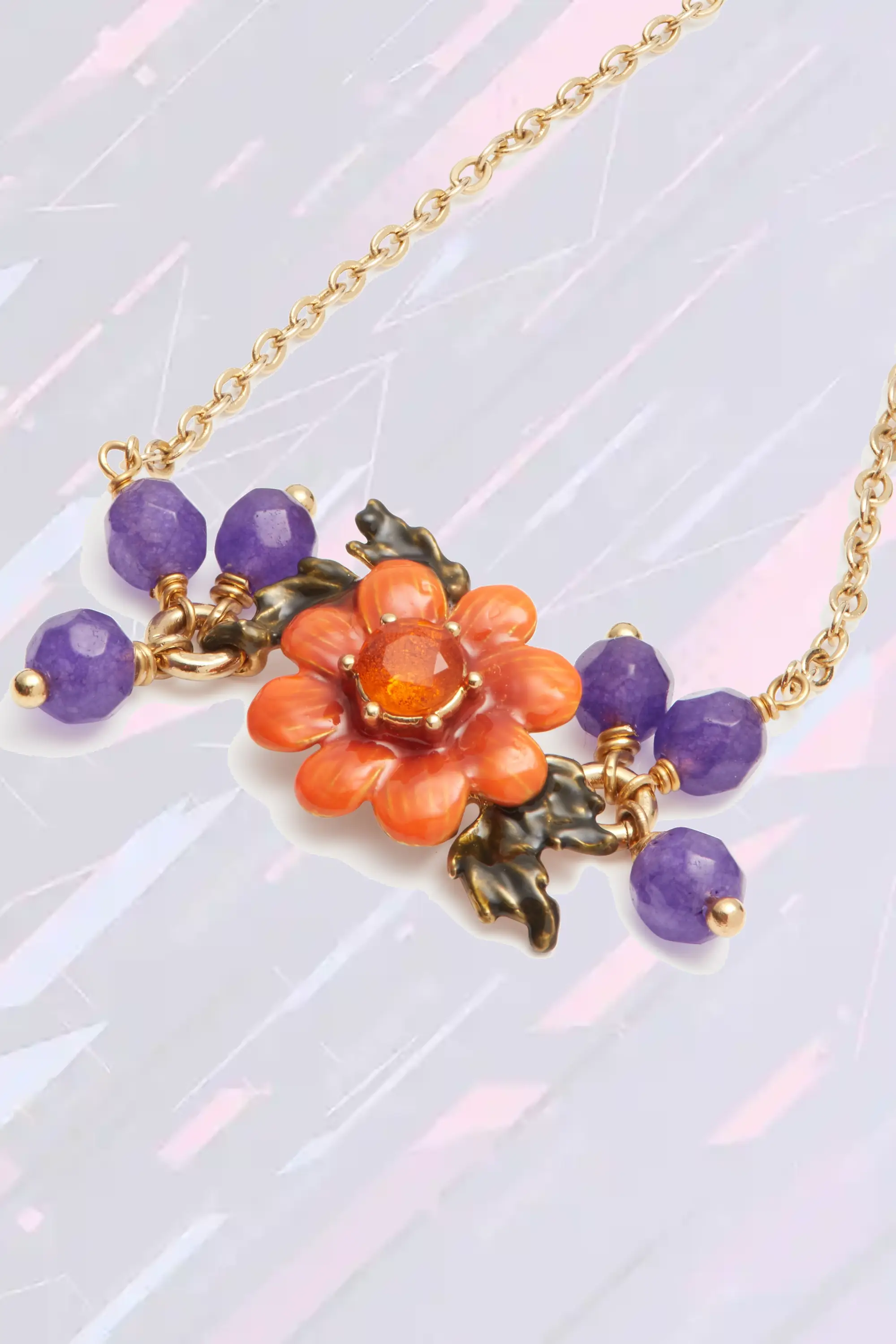 Bracelet floral délicat Les Néréides avec perles vitrifiées et motifs botaniques