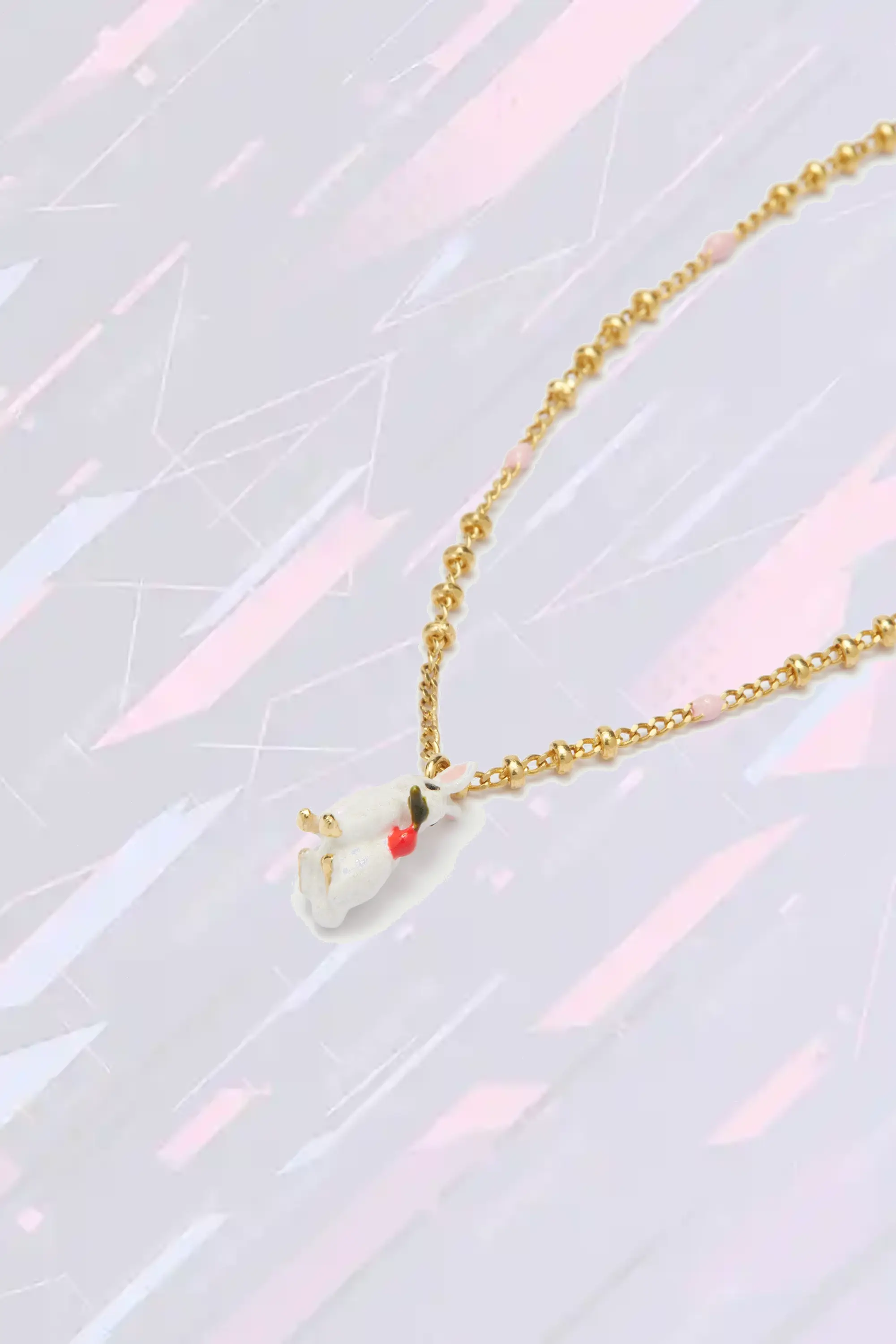 Bracelet élégant Les Néréides avec bélière lapin cristal nacré - Détails délicats en métal argenté