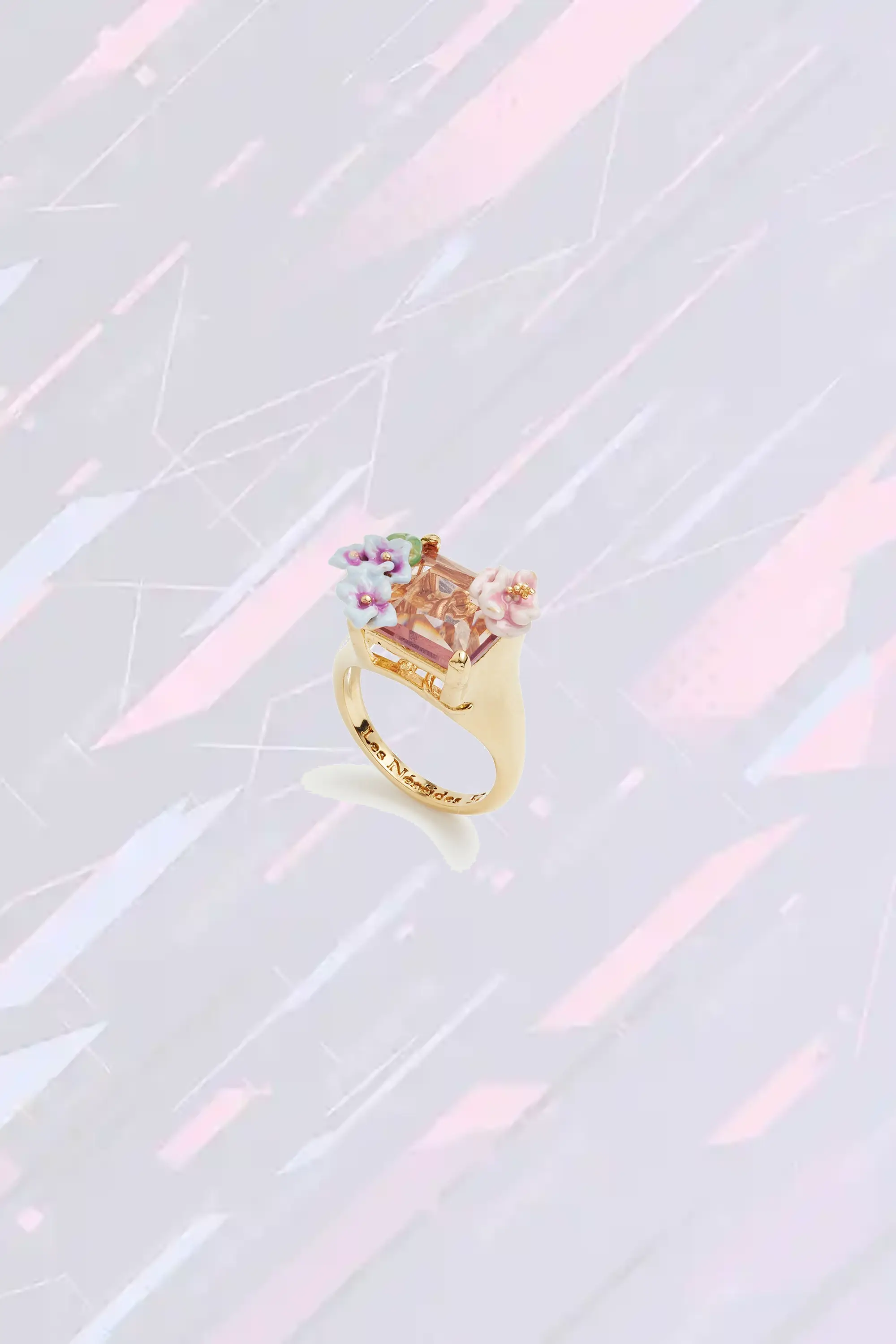 Bague artisanale Les Néréides - Sculpture de reptile serti d'une gemme rosace et motifs floraux d'hydrangea
