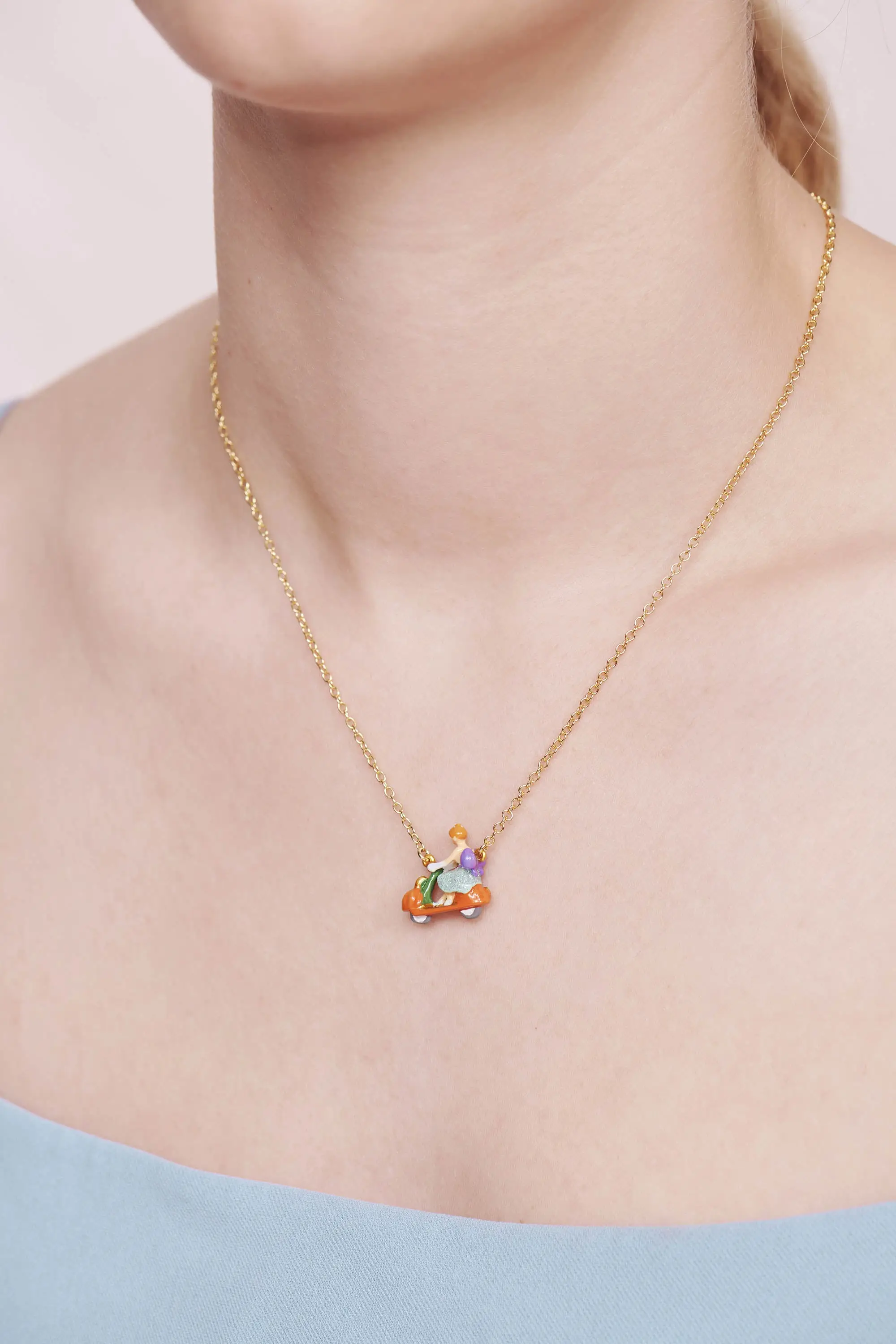 Collier Fantaisie Cendrillon - Pendentif Sculpté Citrouille-Volante en Métal Doré, Collection Les Néréides