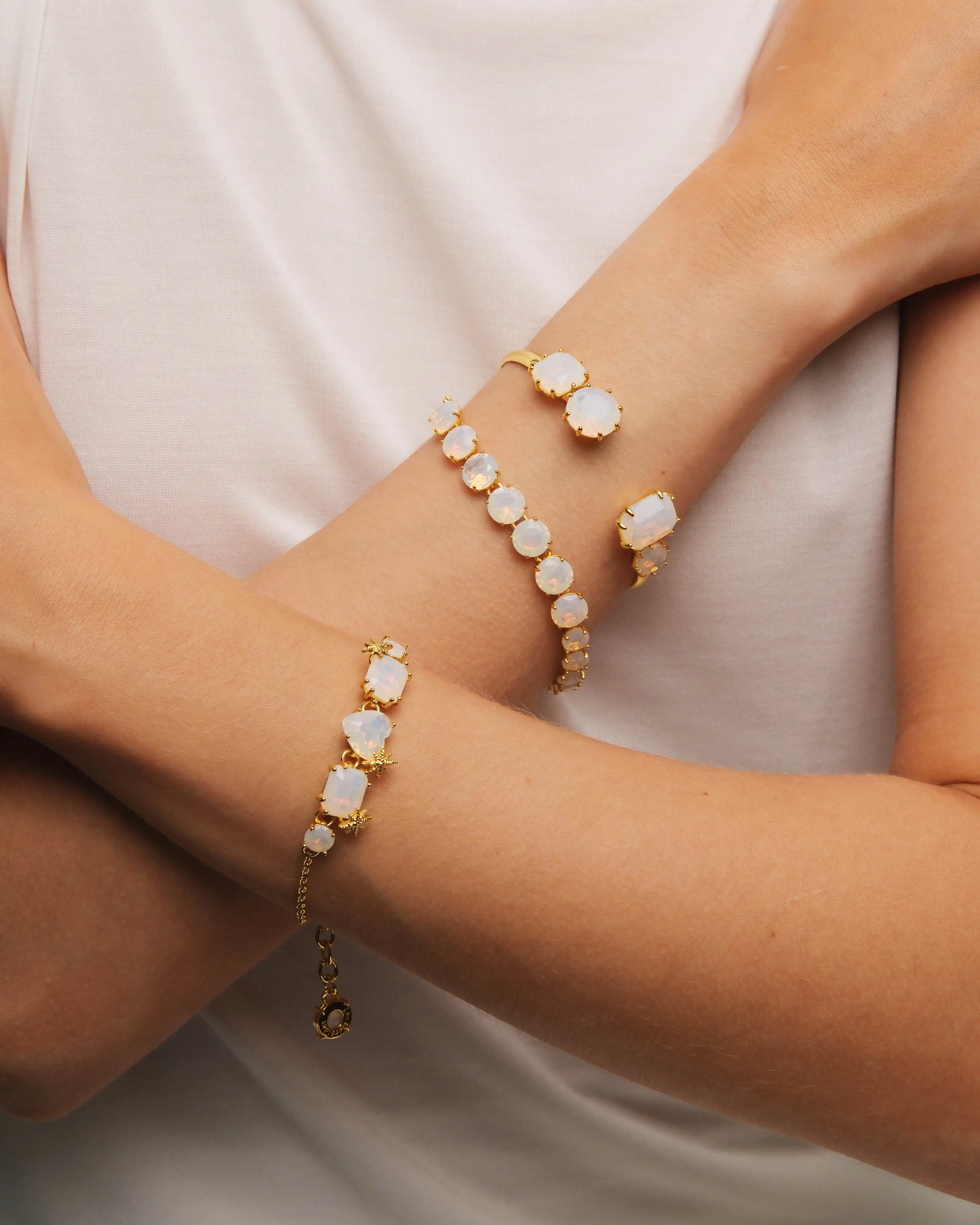 Bracelet précieux Les Néréides – Alignement de gemmes Diamantine en blanc nacré irisé