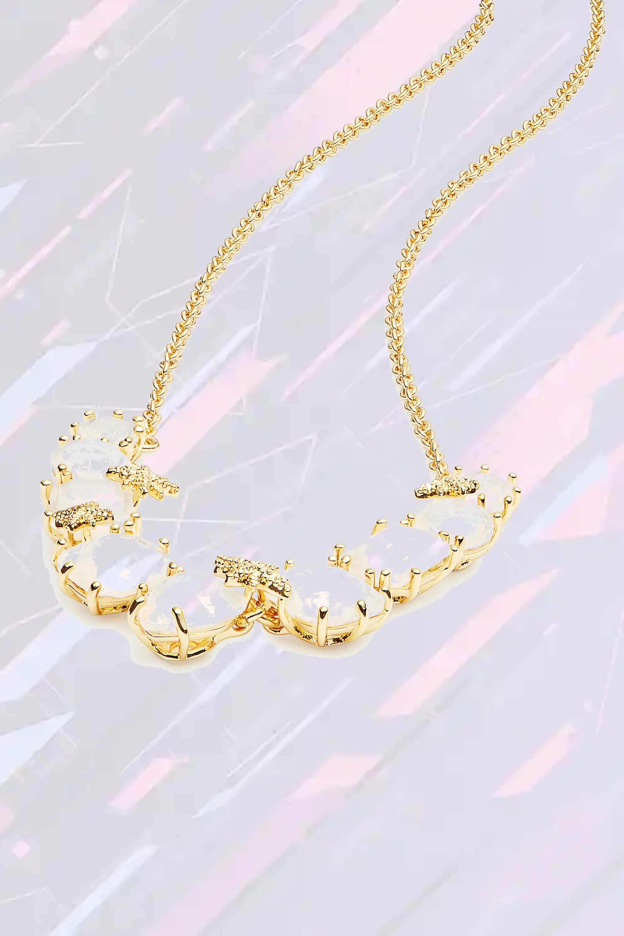 Collier délicat serti de 9 gemmes diamantines nacrées avec incrustations stellaires - Création Les Néréides